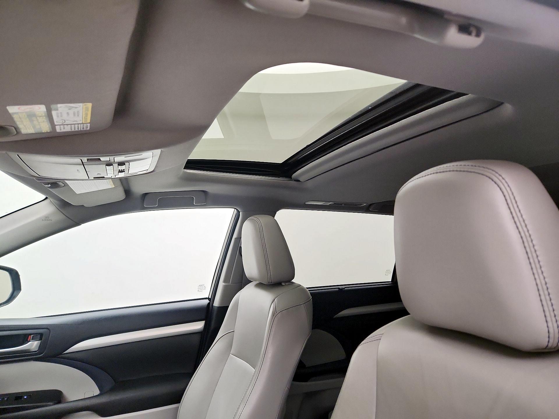 Thumbnail: 2015 Toyota Highlander - 19