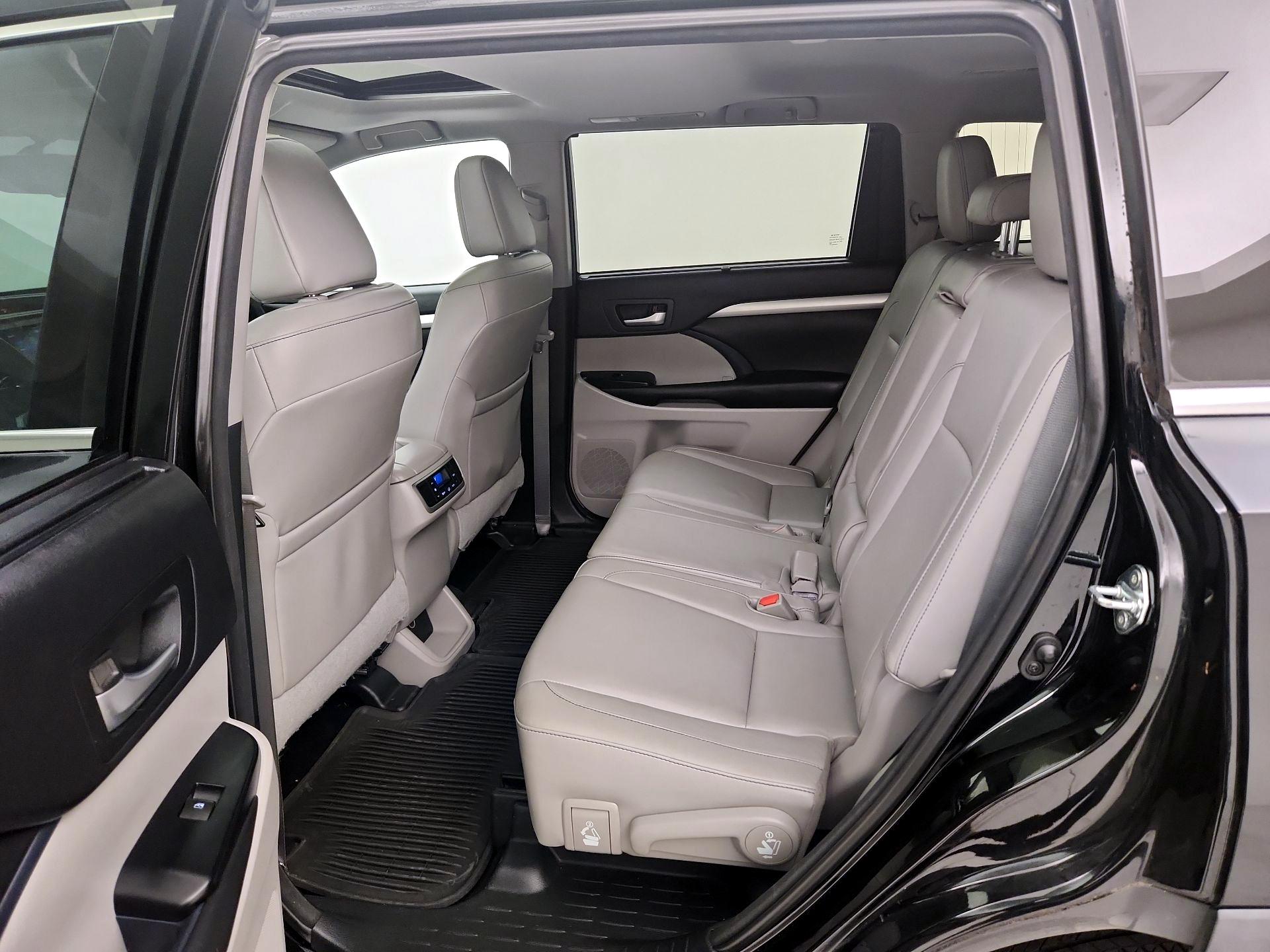 Thumbnail: 2015 Toyota Highlander - 20