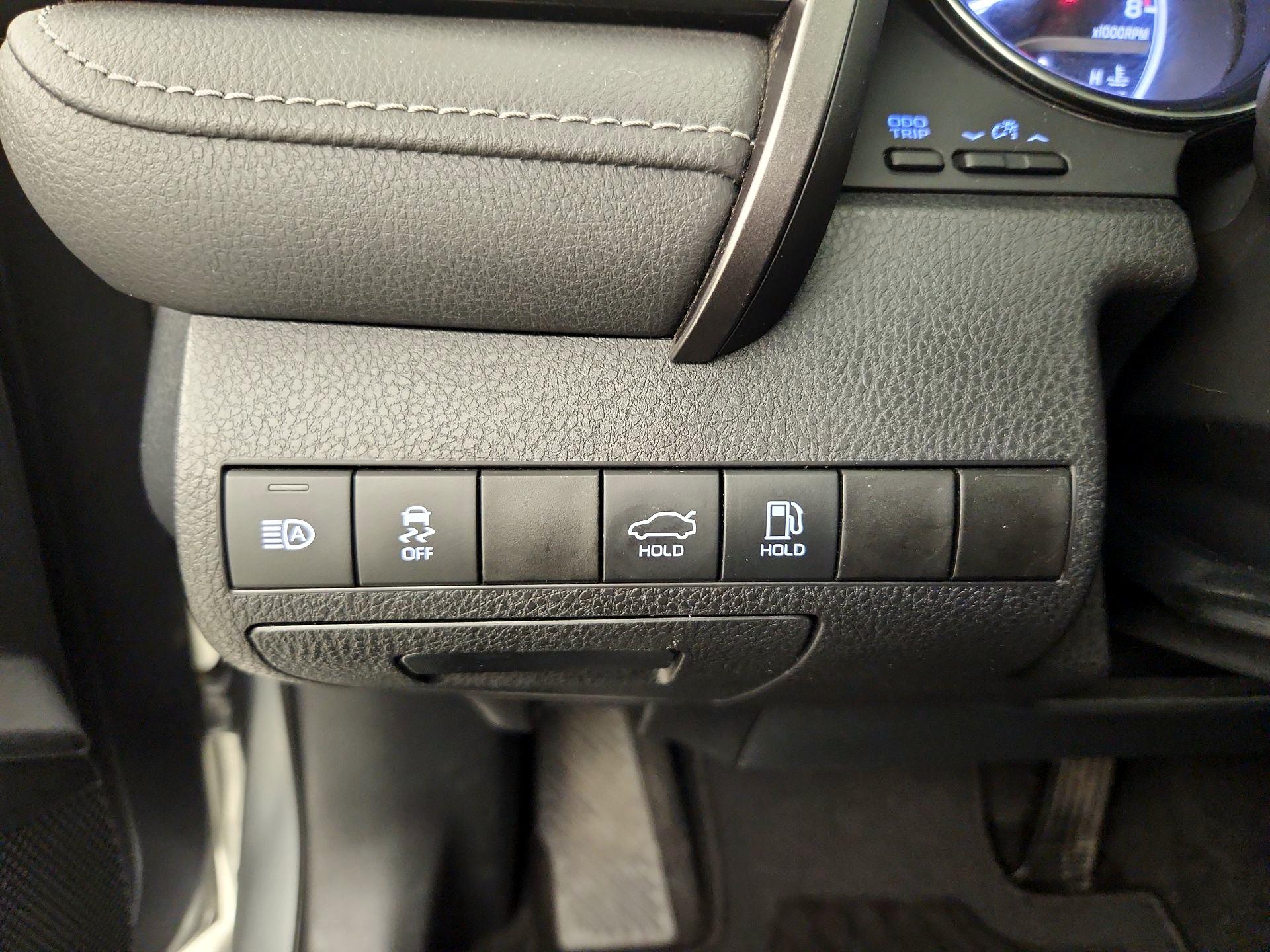 Thumbnail: 2020 Toyota Camry - 13