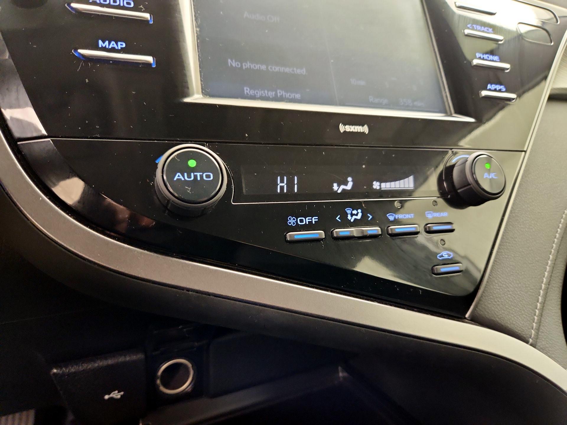 Thumbnail: 2020 Toyota Camry - 16