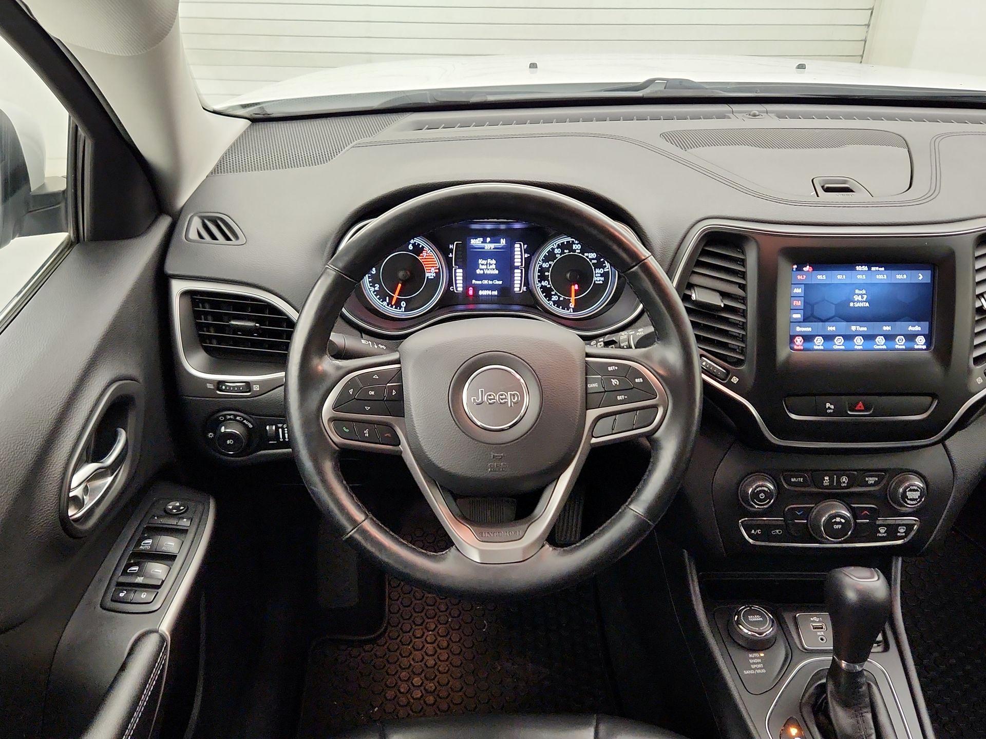 Thumbnail: 2020 Jeep Cherokee - 10