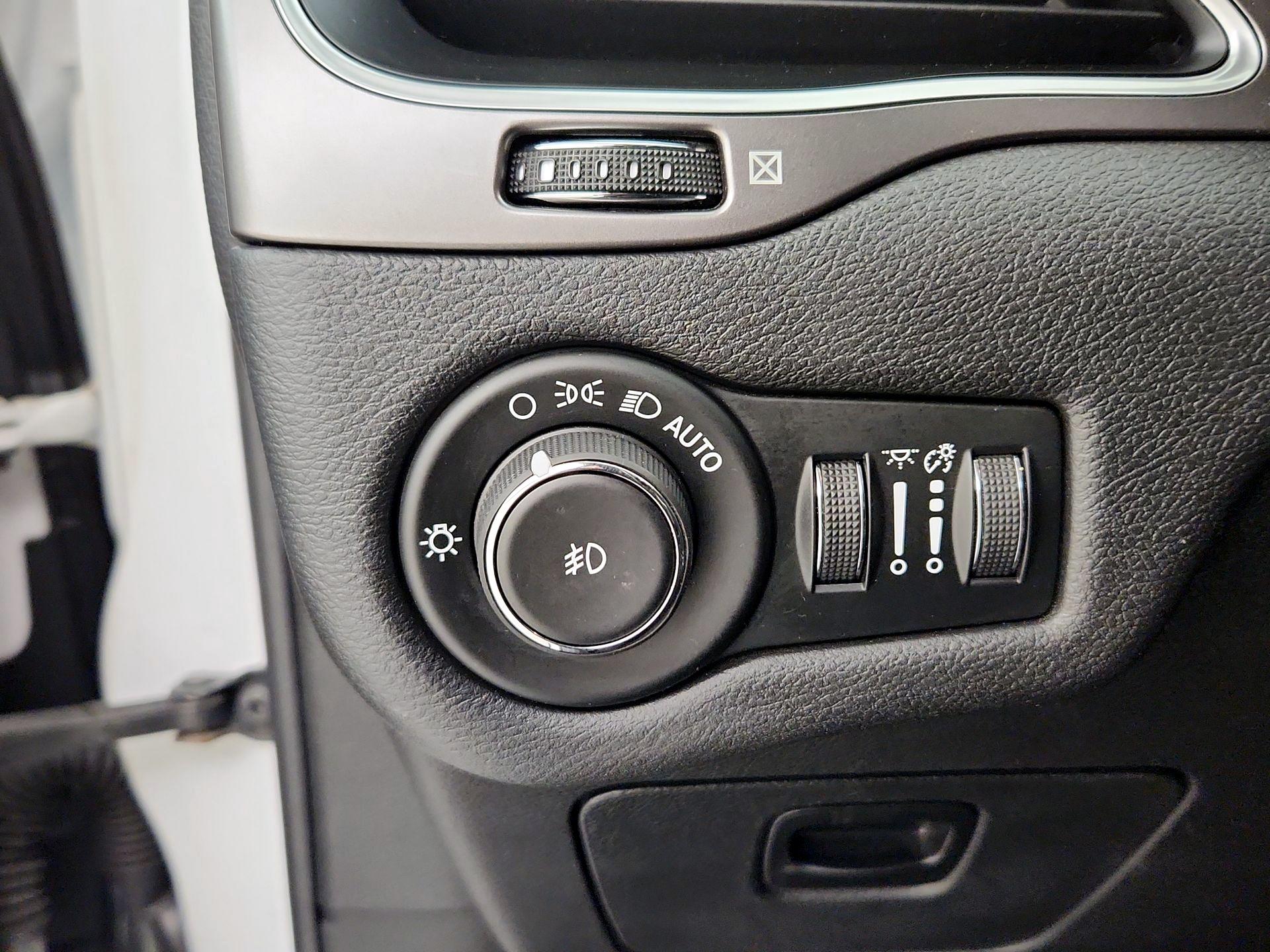 Thumbnail: 2020 Jeep Cherokee - 13