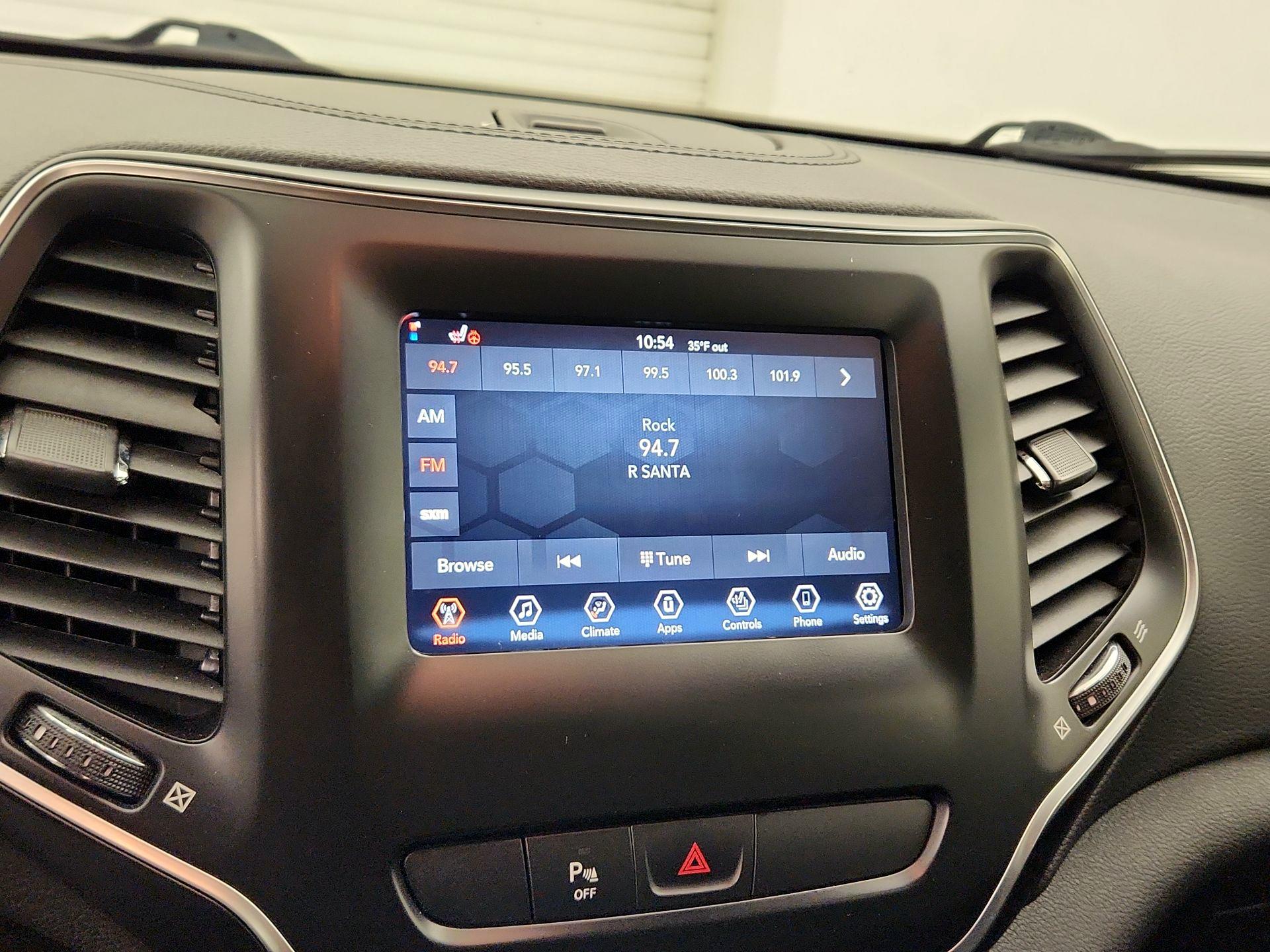 Thumbnail: 2020 Jeep Cherokee - 15