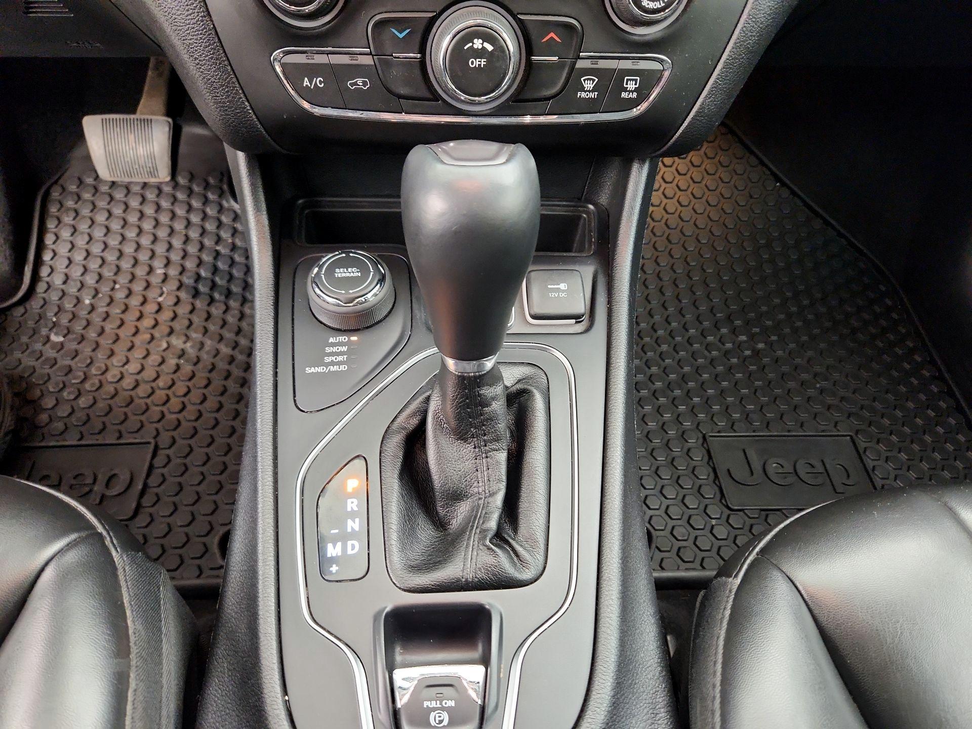 Thumbnail: 2020 Jeep Cherokee - 17