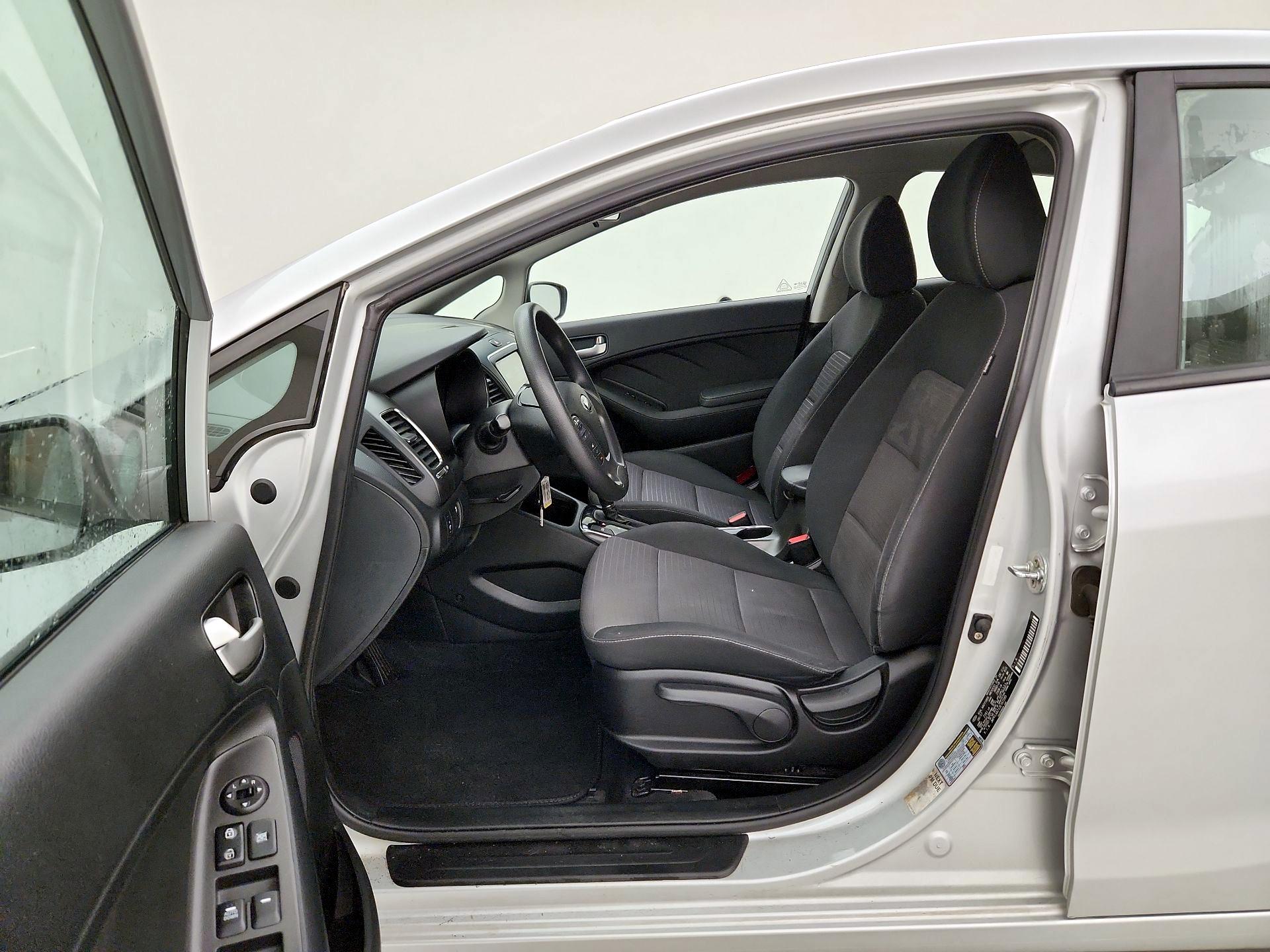 Thumbnail: 2018 Kia Forte - 11