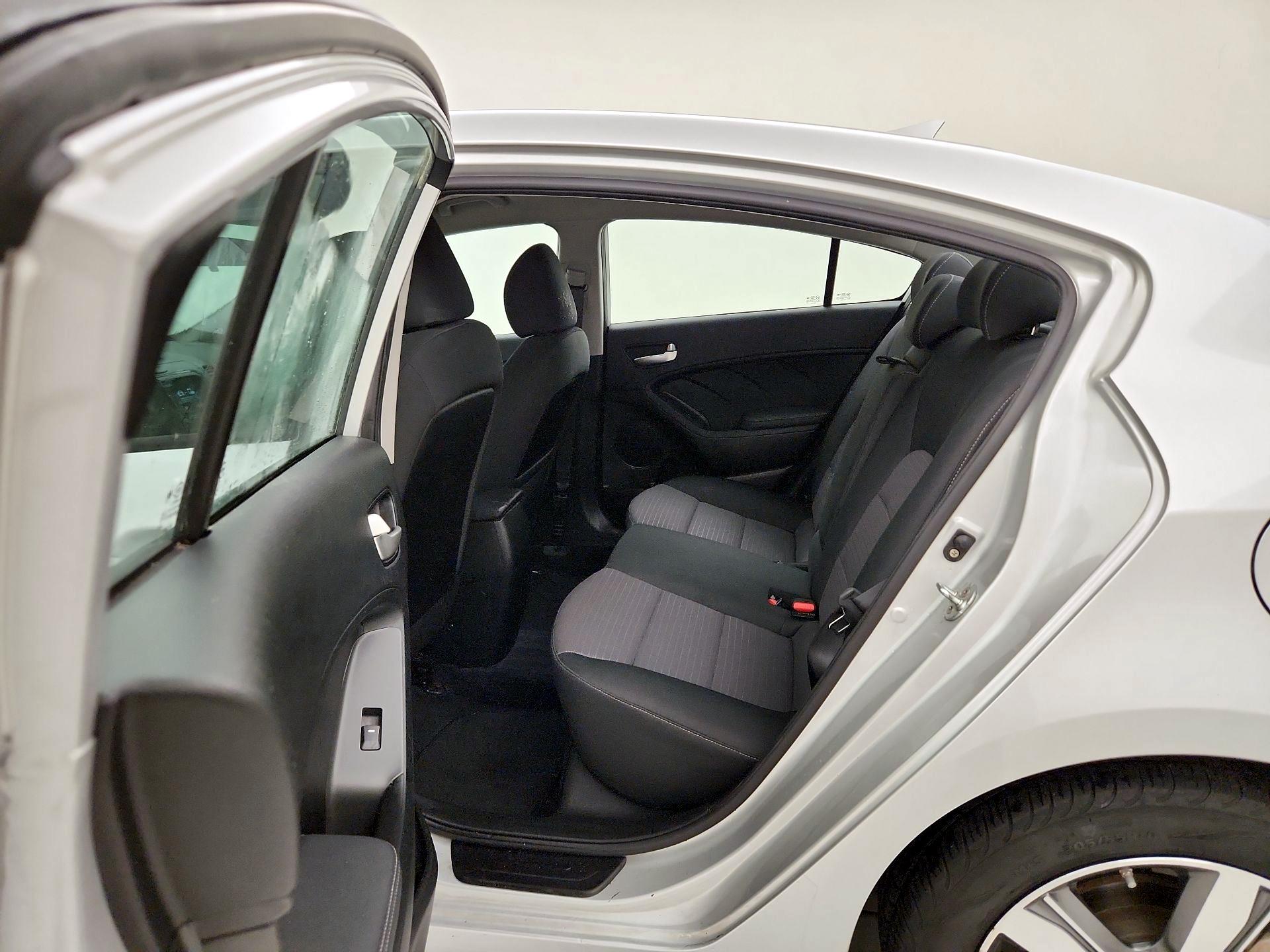 Thumbnail: 2018 Kia Forte - 19