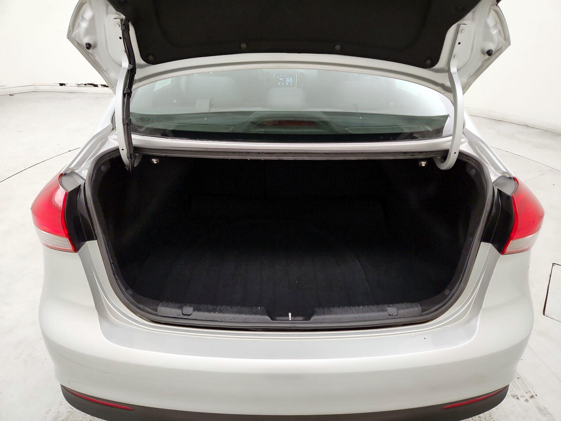 Thumbnail: 2018 Kia Forte - 20