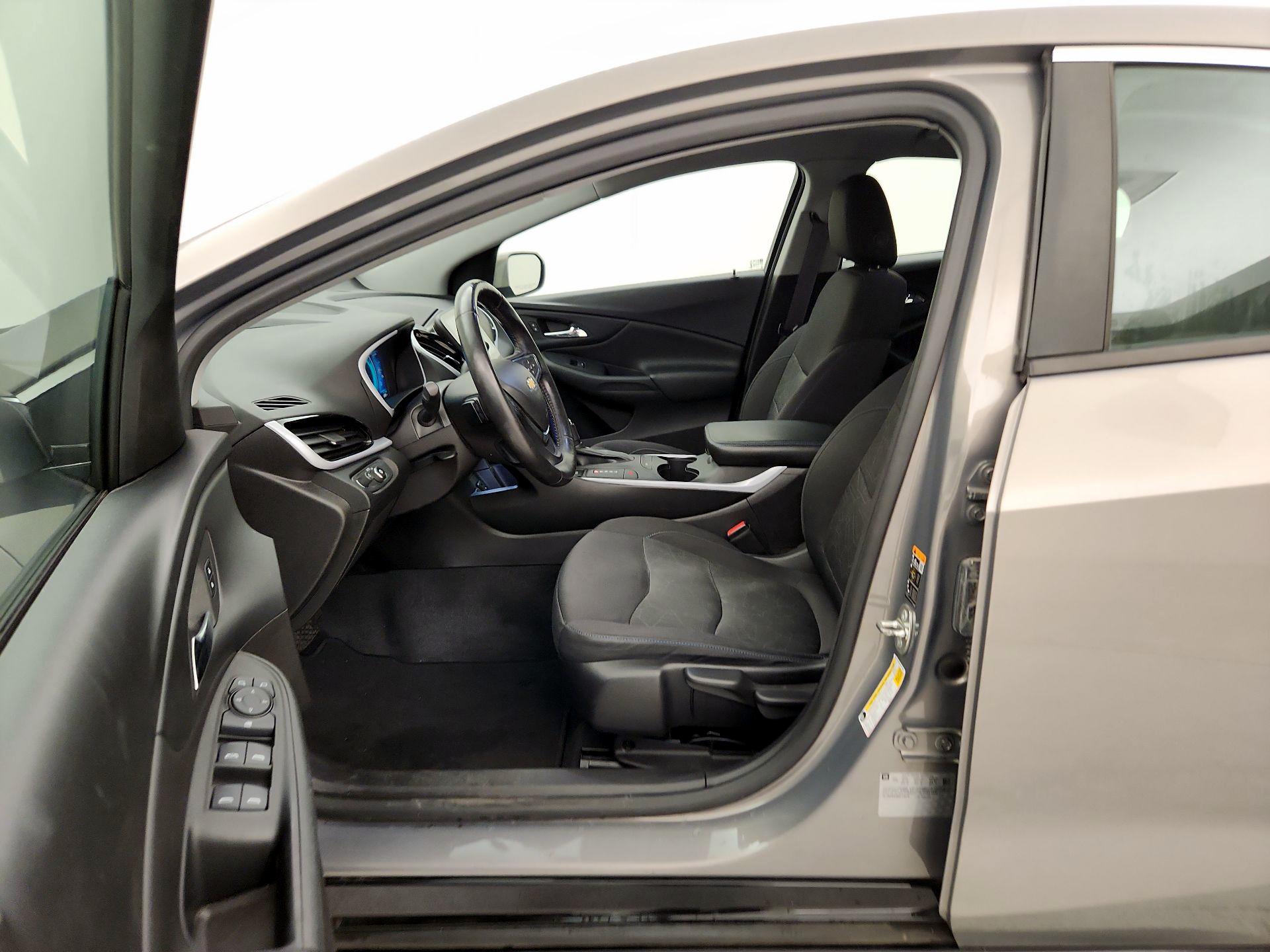 Thumbnail: 2017 Chevrolet Volt - 11