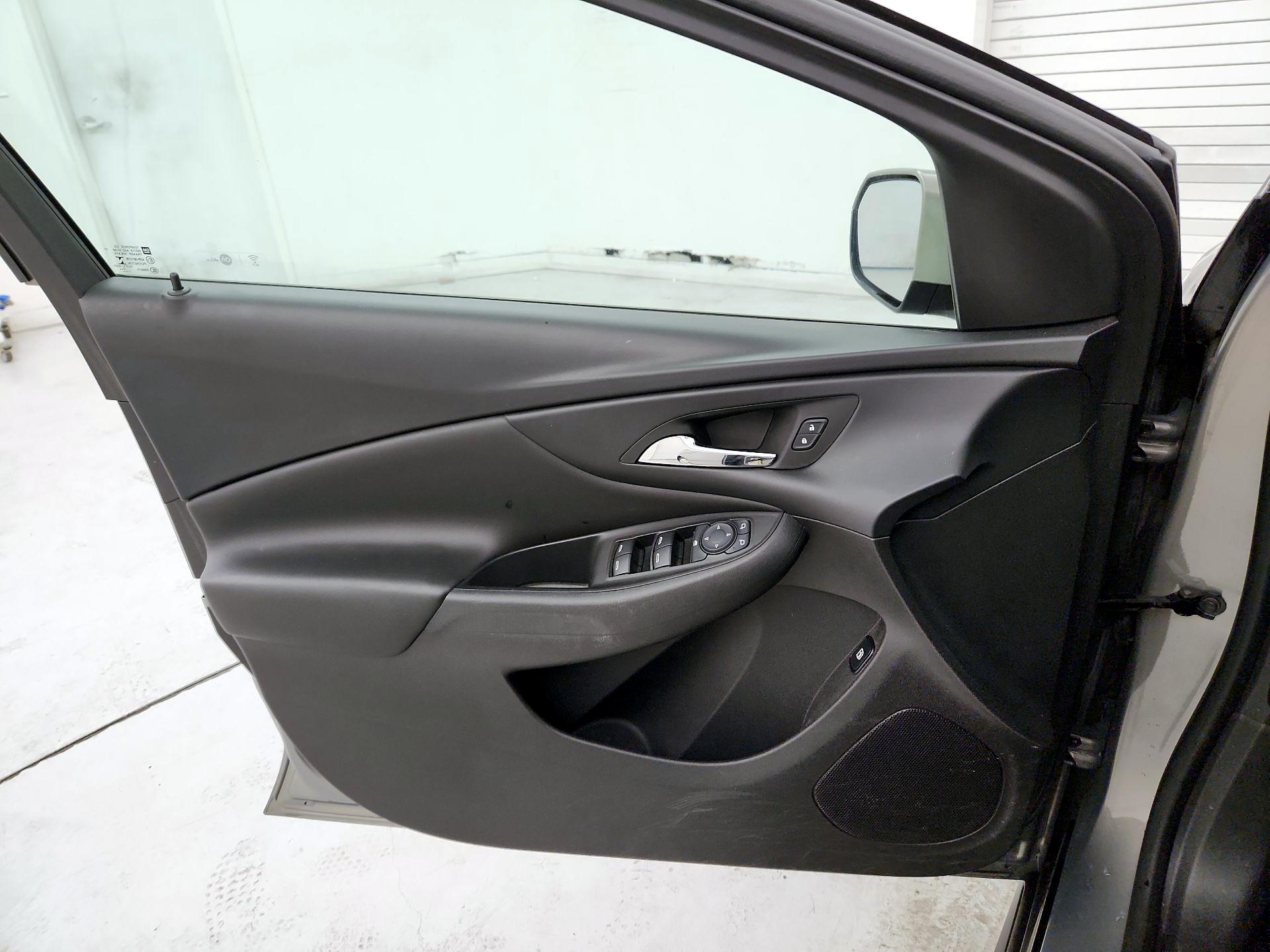 Thumbnail: 2017 Chevrolet Volt - 12