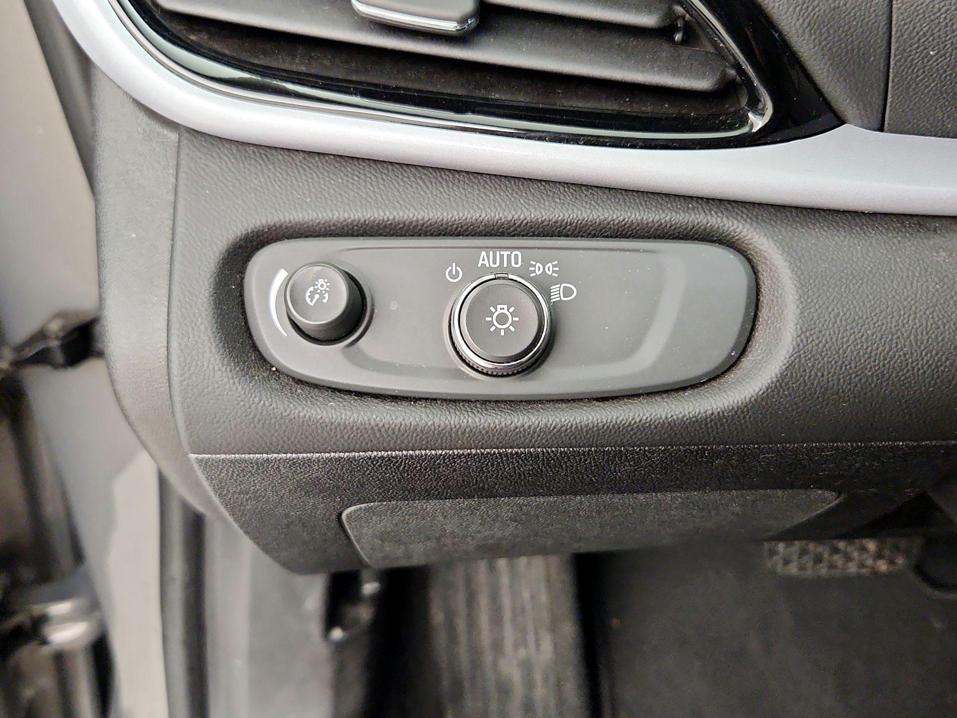 Thumbnail: 2017 Chevrolet Volt - 13