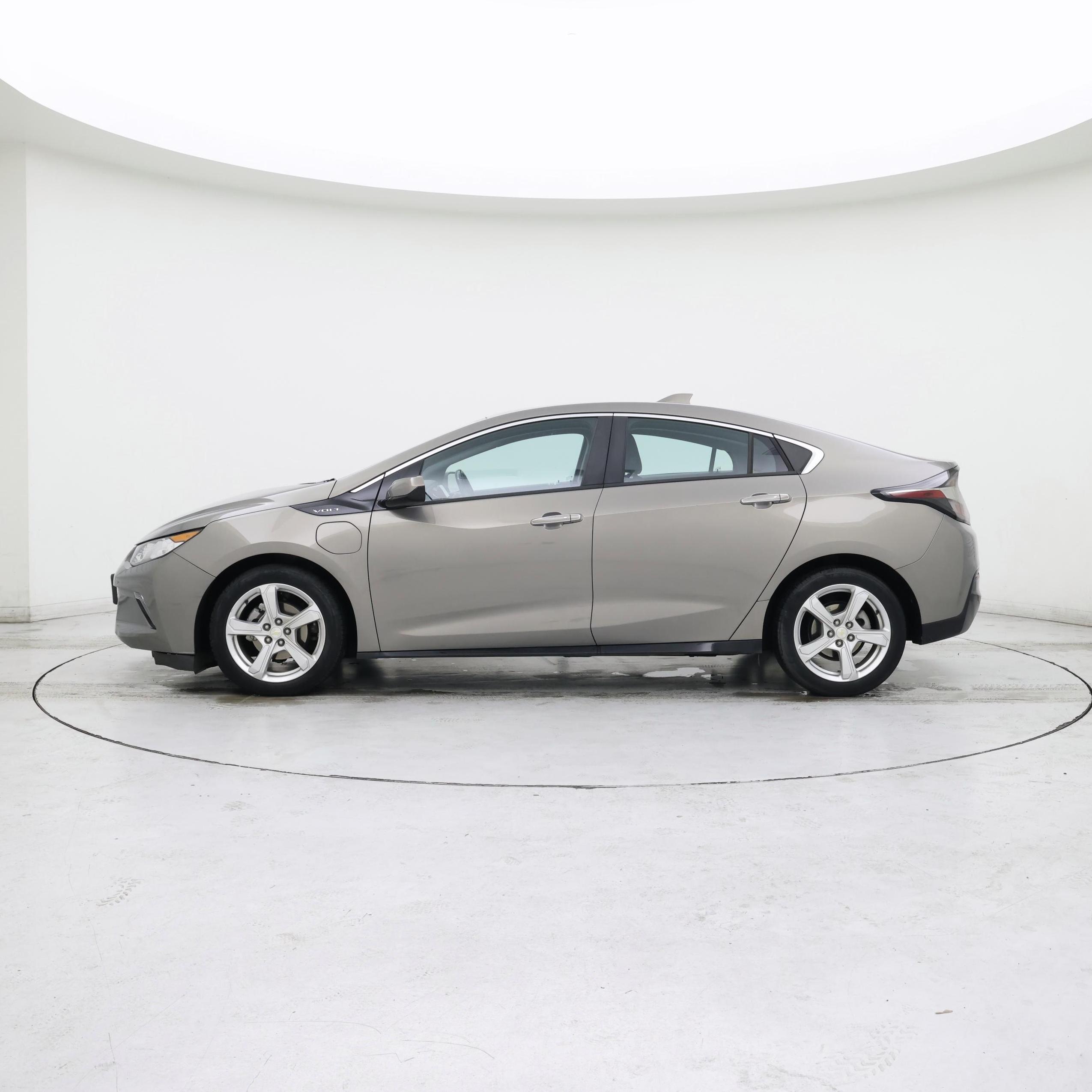 Thumbnail: 2017 Chevrolet Volt - 3