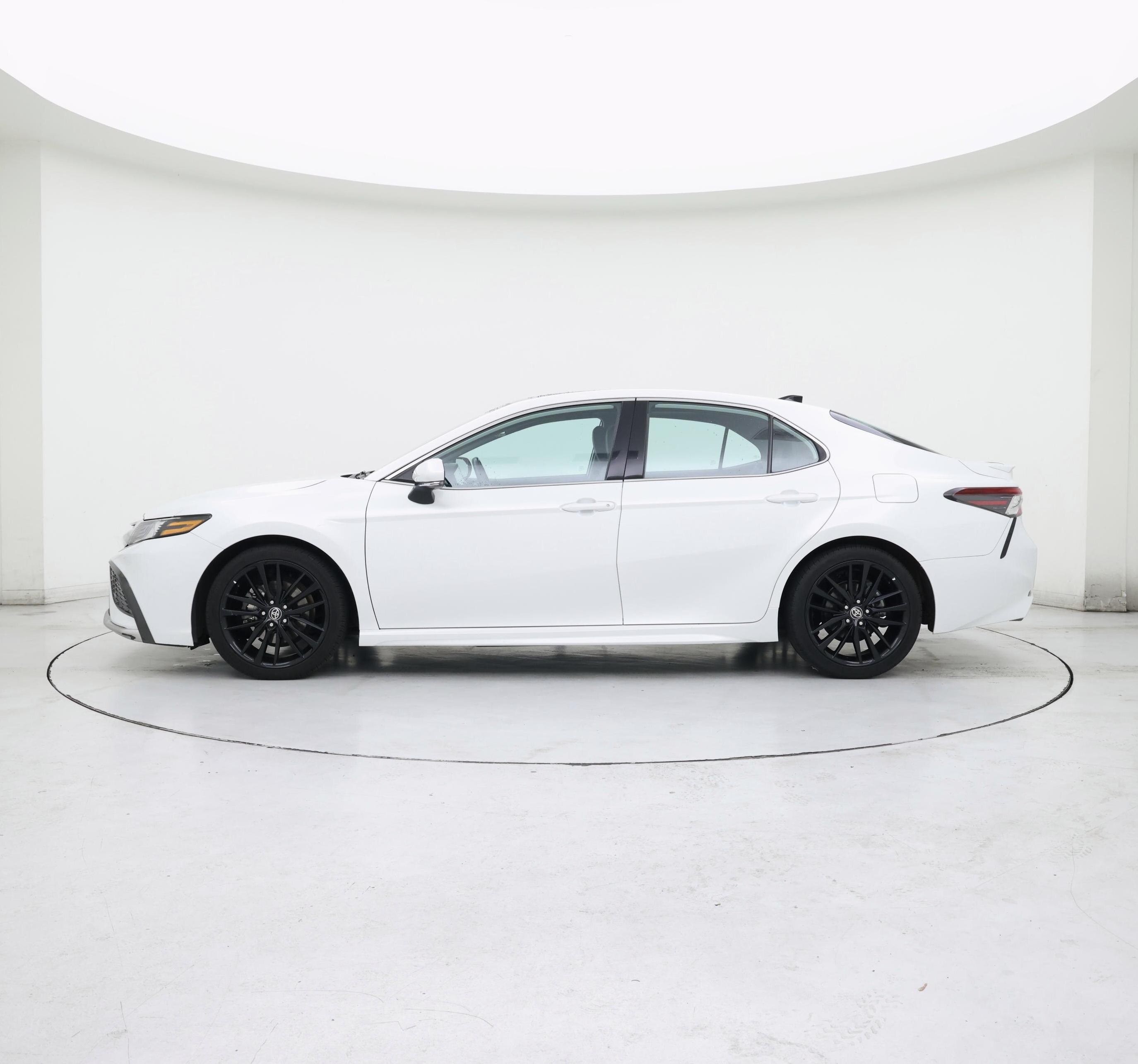 Thumbnail: 2021 Toyota Camry - 3