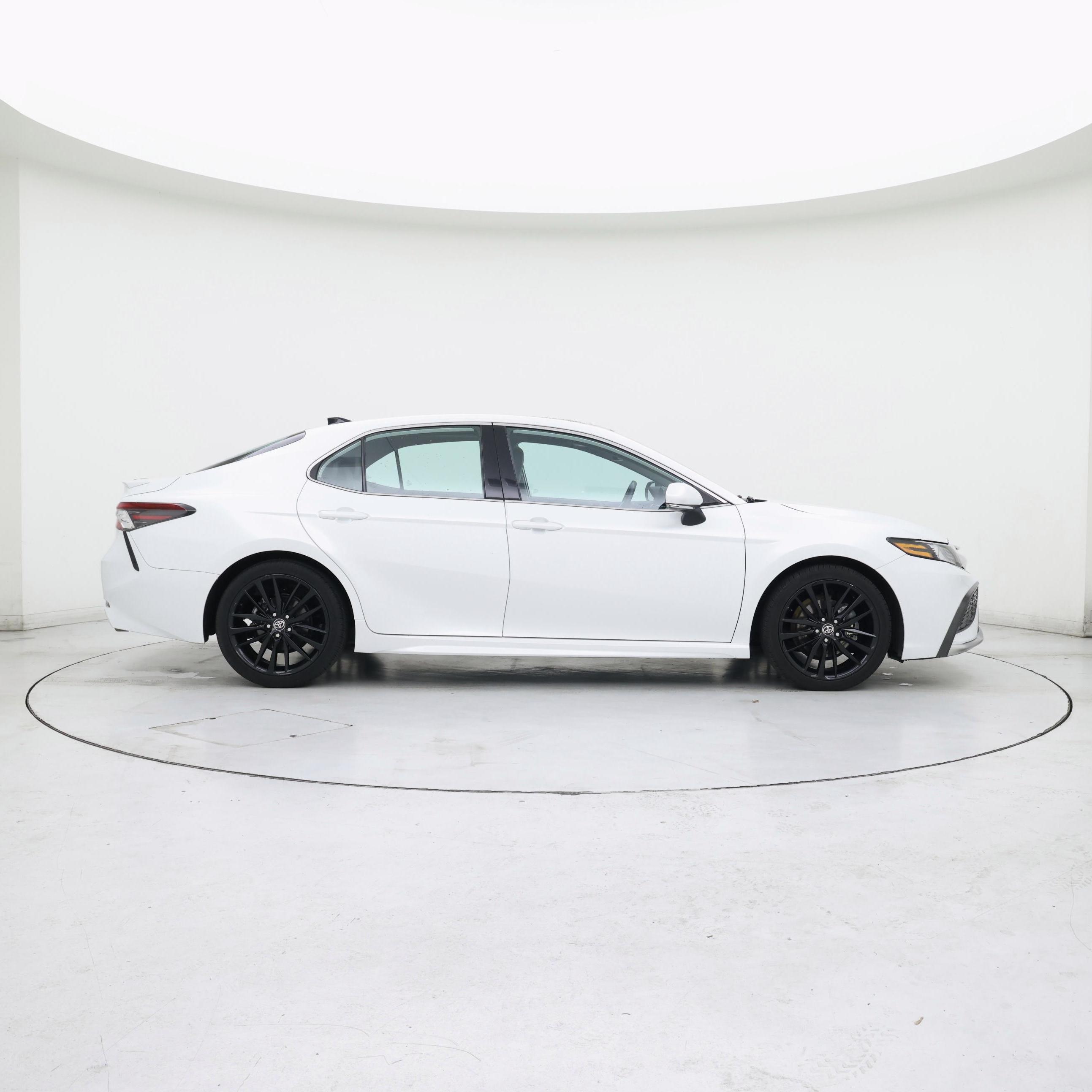 Thumbnail: 2021 Toyota Camry - 7