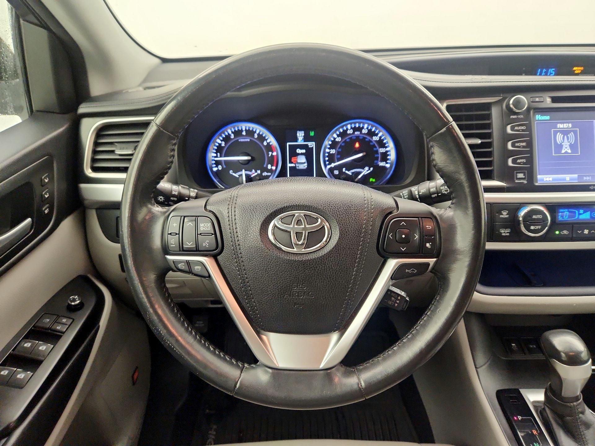 Thumbnail: 2015 Toyota Highlander - 10