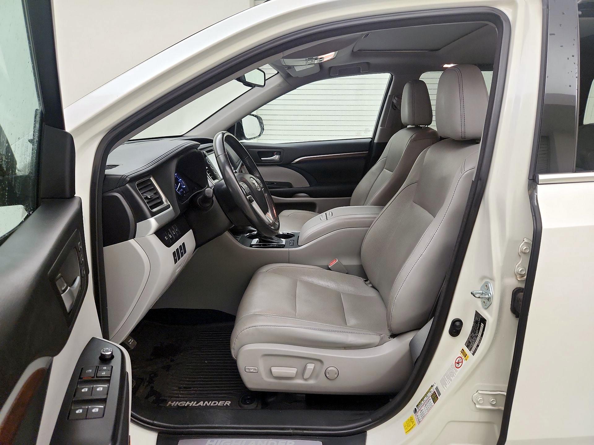 Thumbnail: 2015 Toyota Highlander - 11