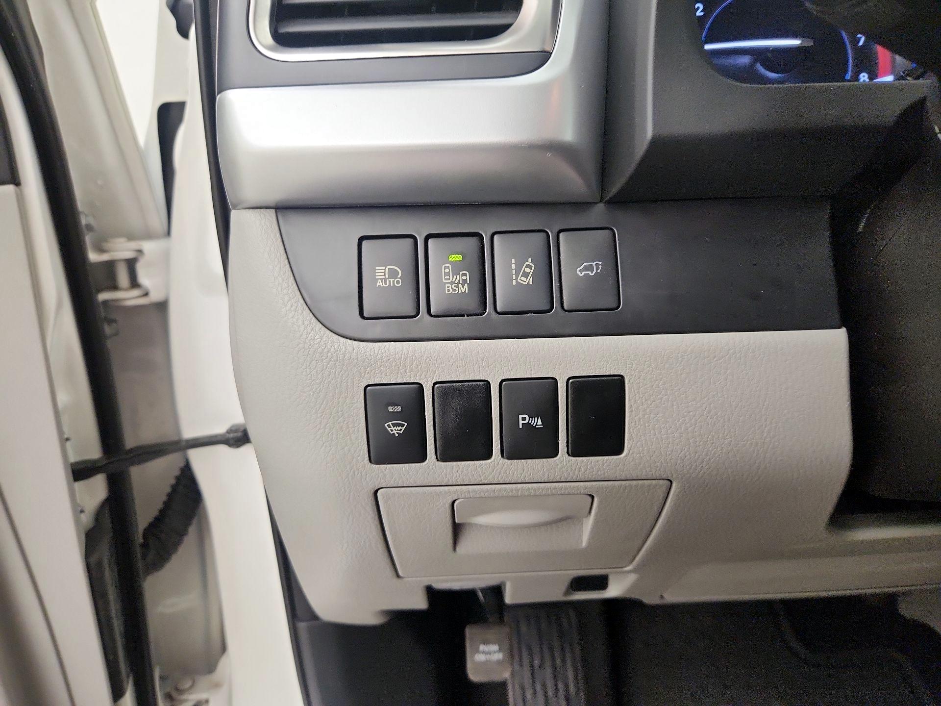 Thumbnail: 2015 Toyota Highlander - 13