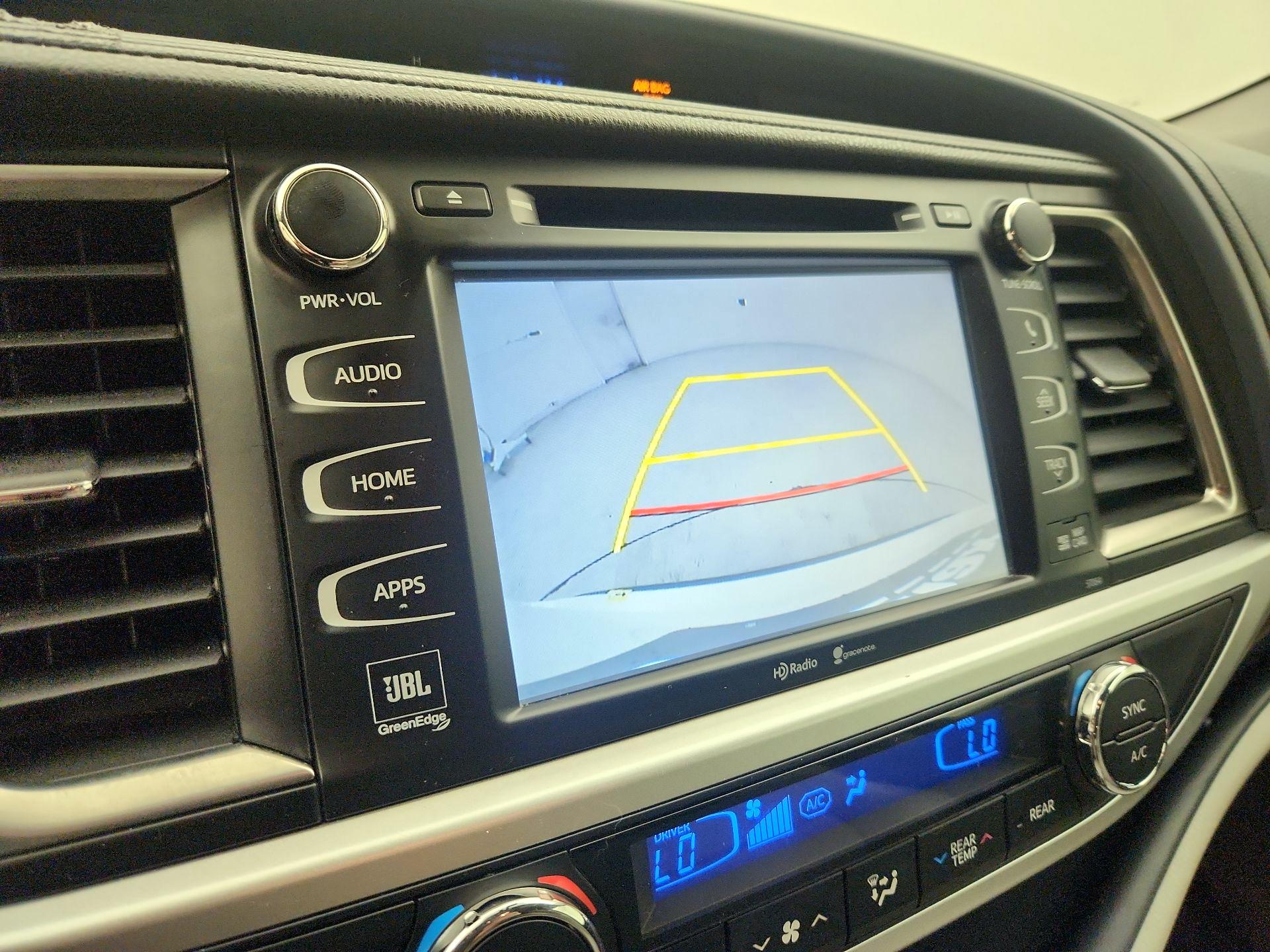 Thumbnail: 2015 Toyota Highlander - 15