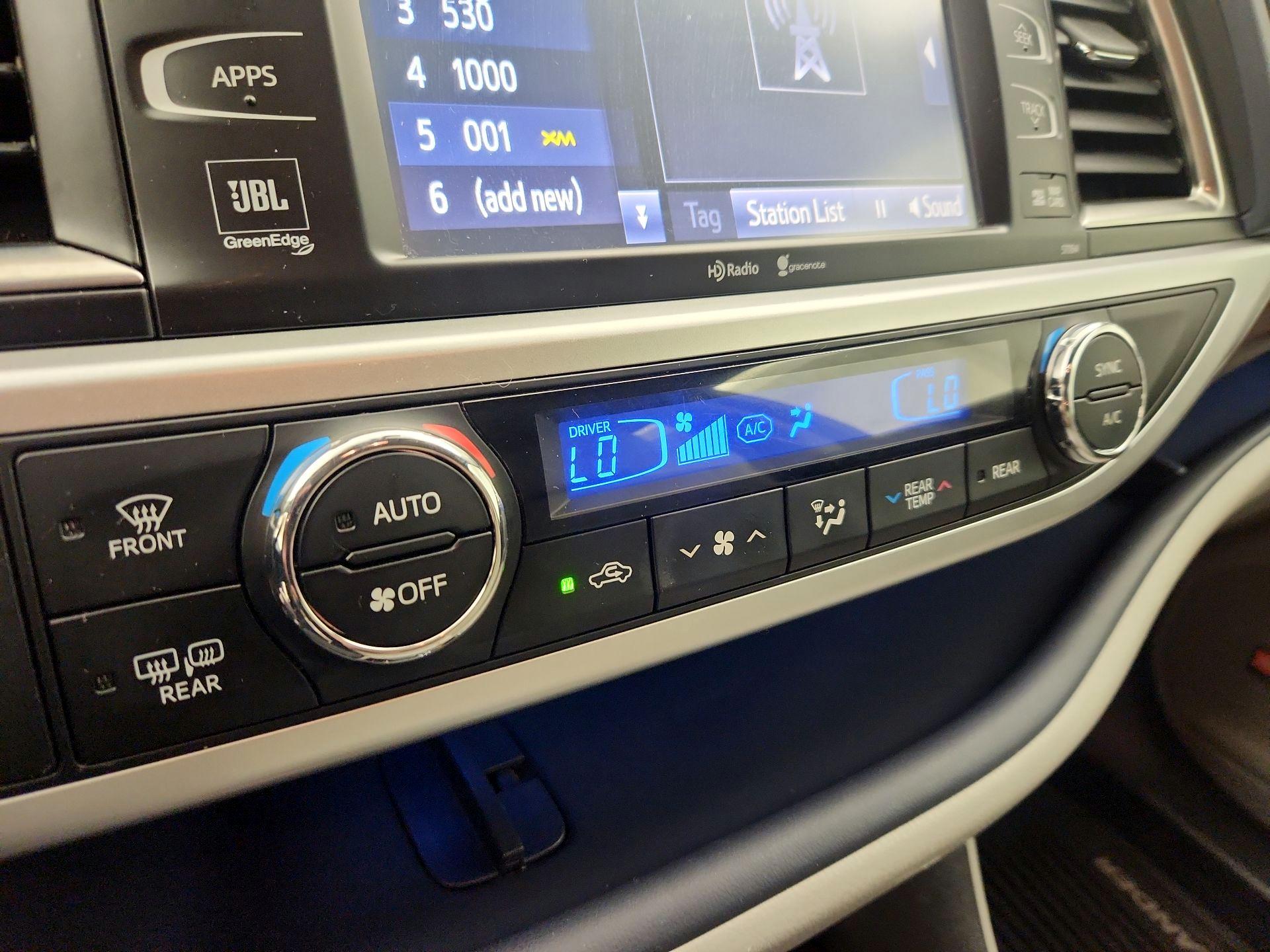 Thumbnail: 2015 Toyota Highlander - 17