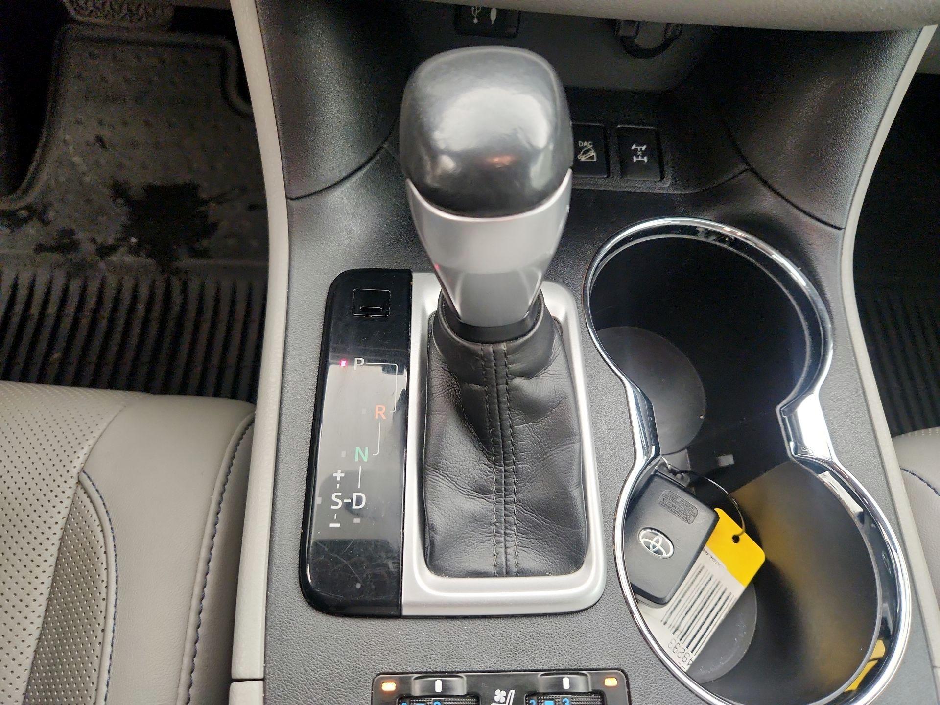 Thumbnail: 2015 Toyota Highlander - 18