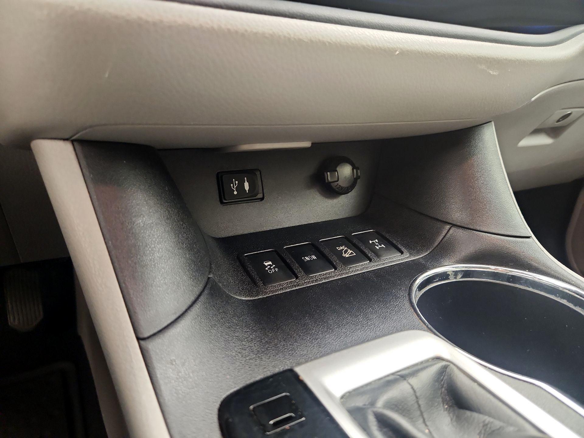 Thumbnail: 2015 Toyota Highlander - 19