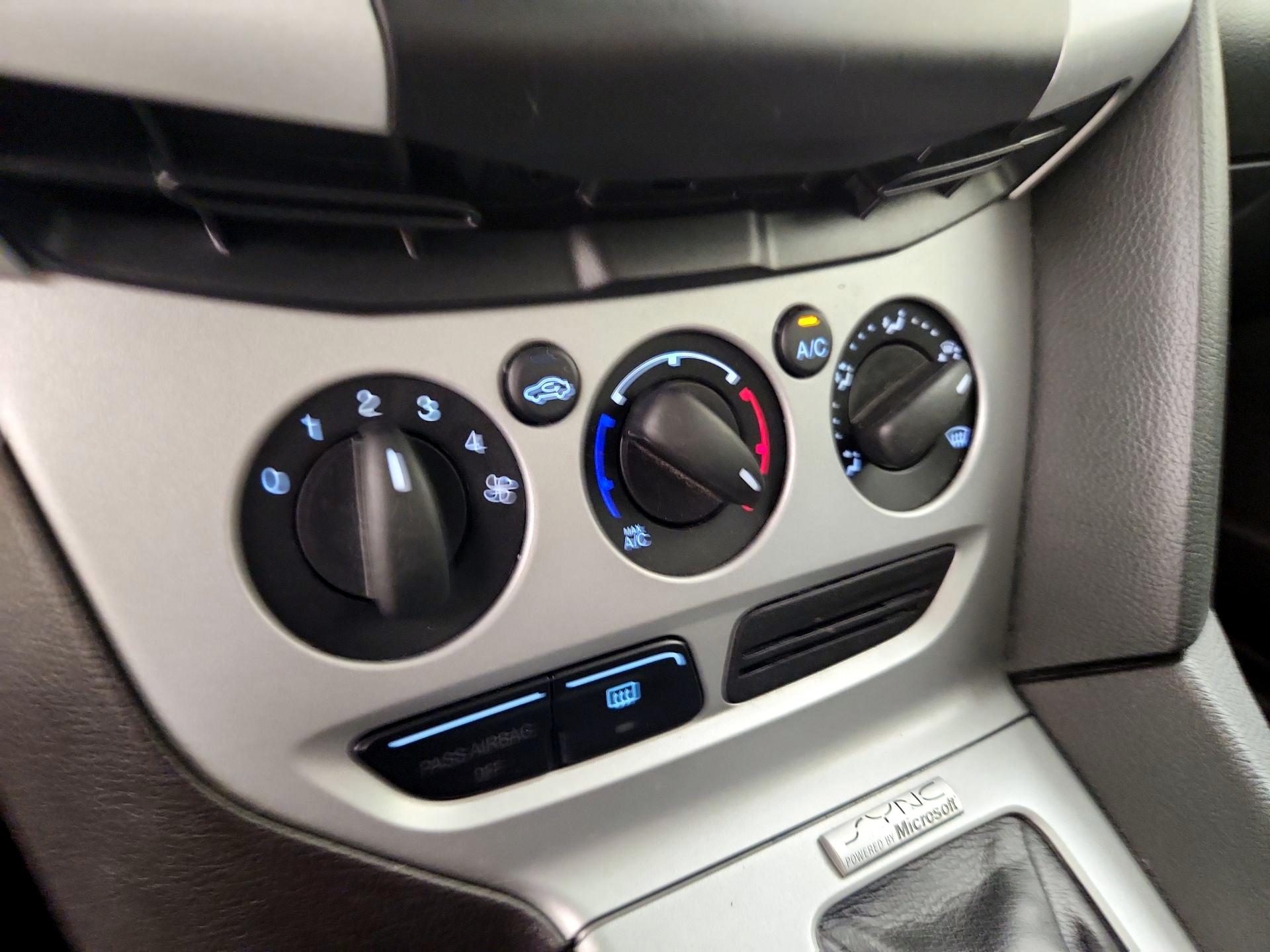 Thumbnail: 2014 Ford Focus - 15