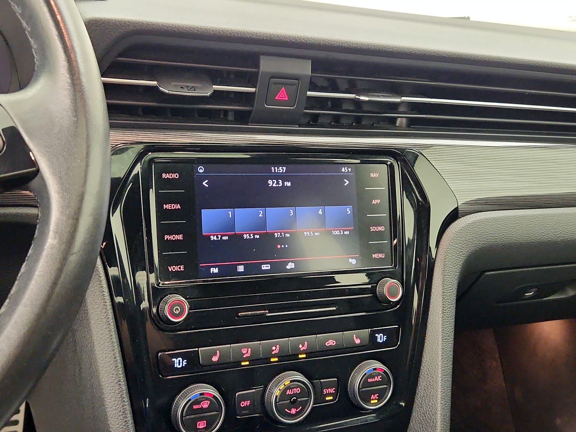 Thumbnail: 2022 Volkswagen Passat - 16