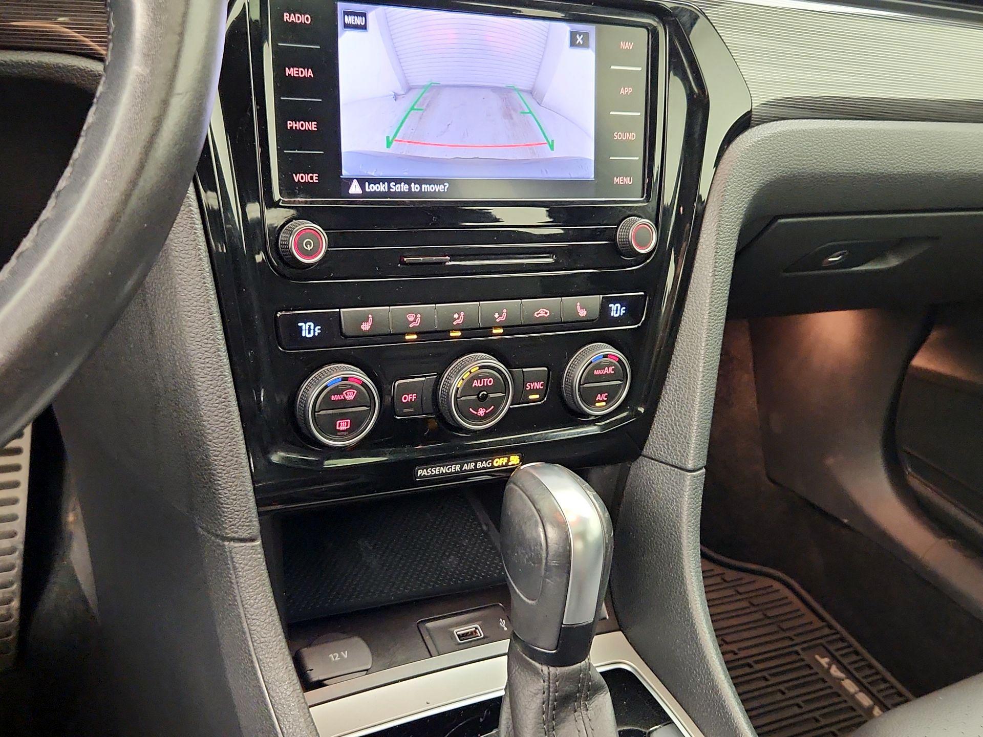 Thumbnail: 2022 Volkswagen Passat - 17