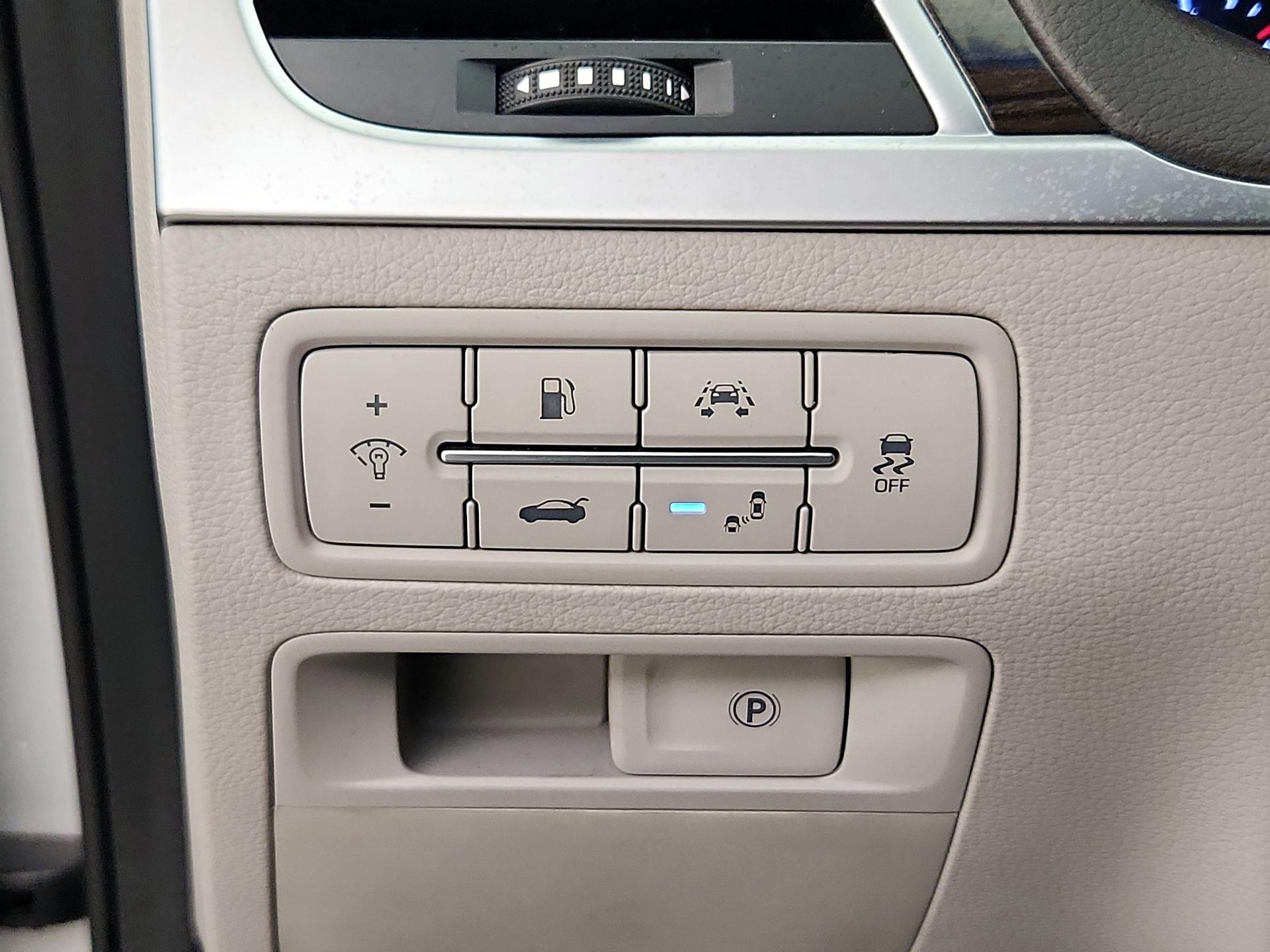 Thumbnail: 2018 Genesis G80 - 13