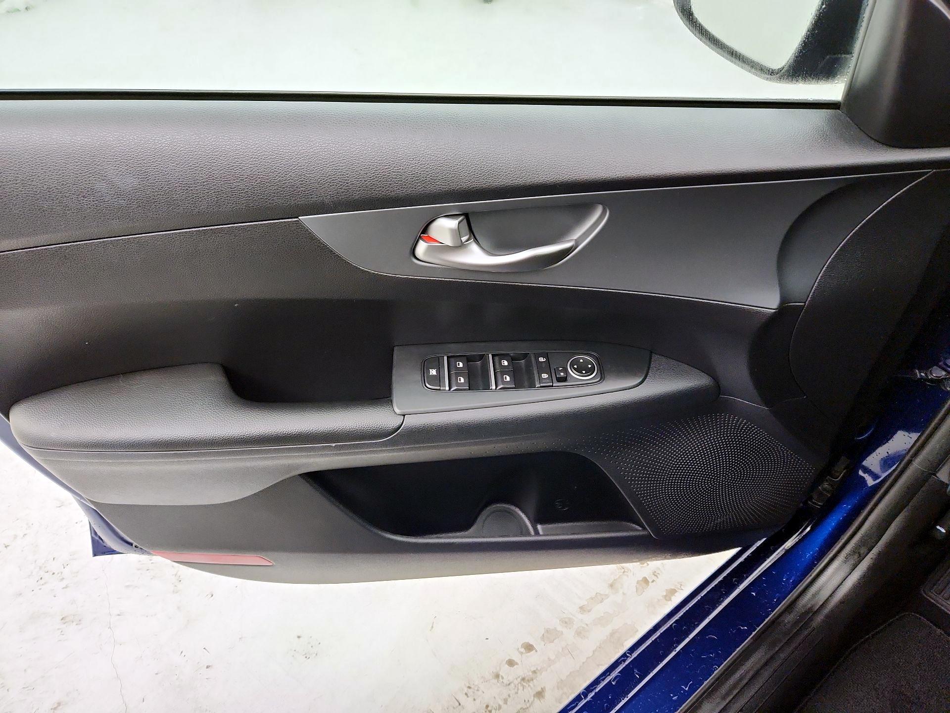 Thumbnail: 2021 Kia Forte - 12