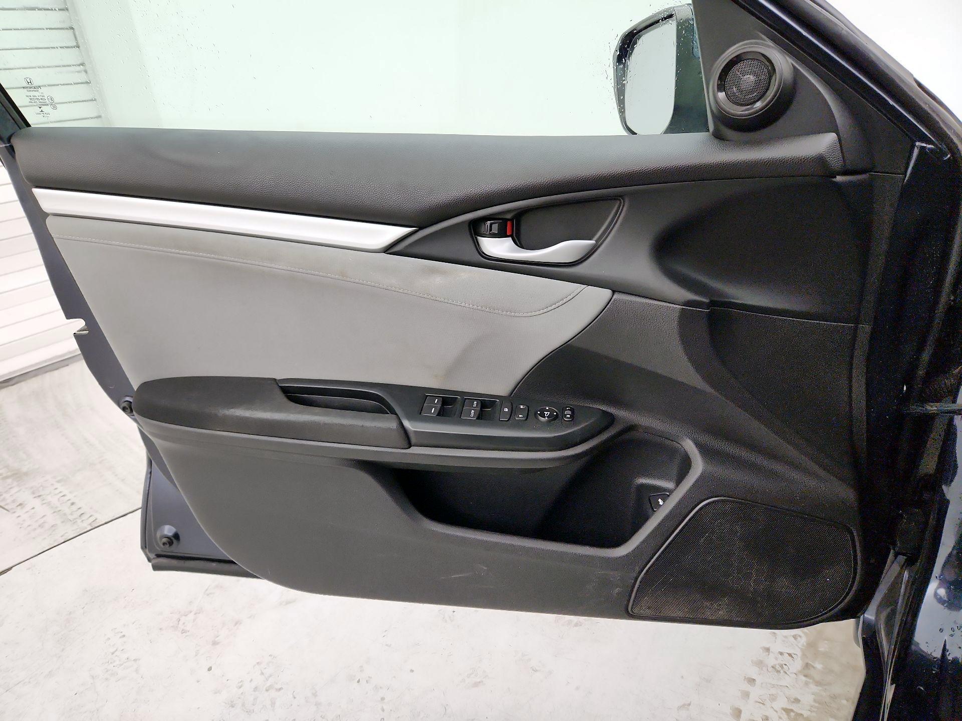 Thumbnail: 2016 Honda Civic - 12