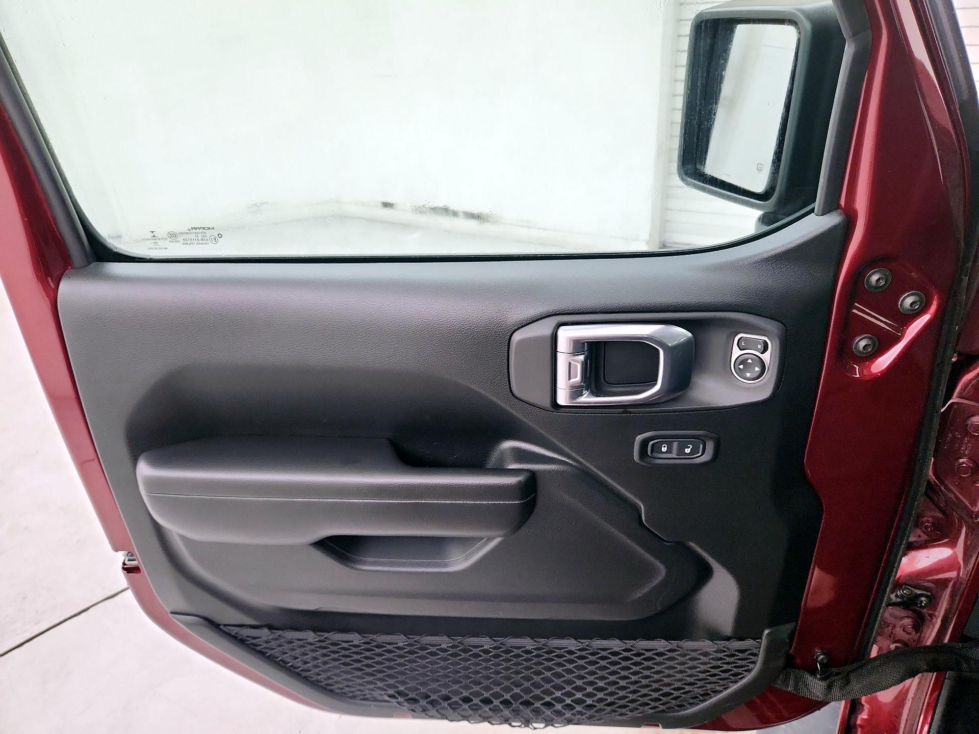 Thumbnail: 2021 Jeep Gladiator - 12