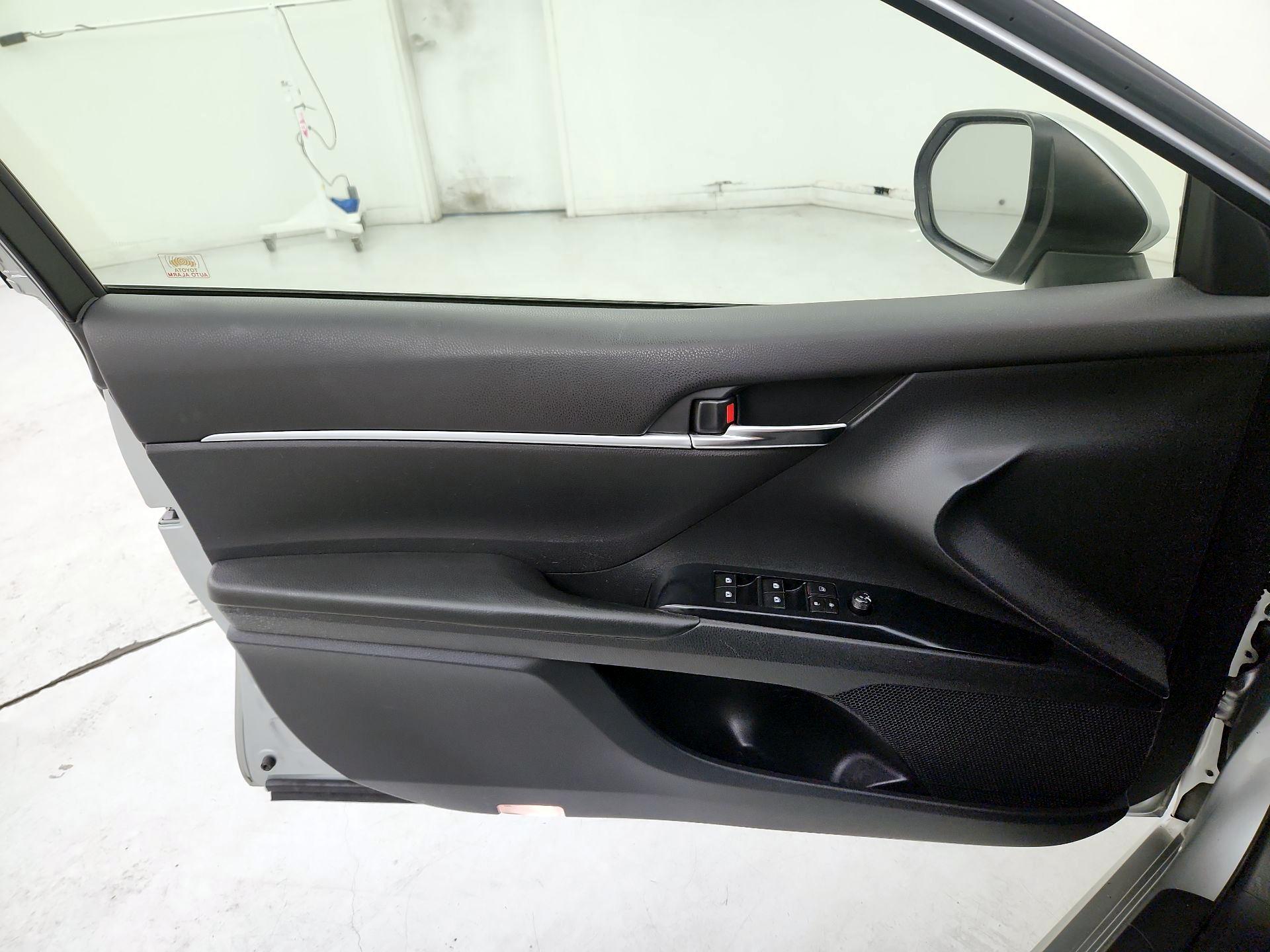 Thumbnail: 2018 Toyota Camry - 12