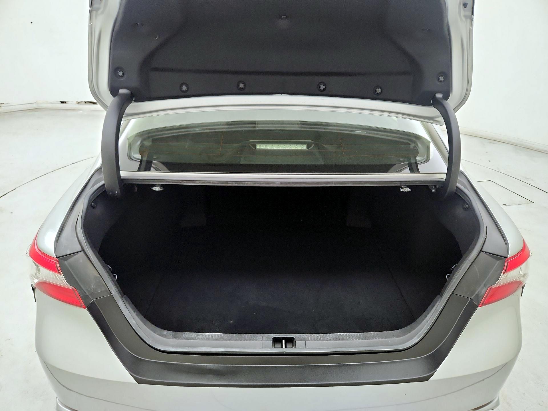 Thumbnail: 2018 Toyota Camry - 20