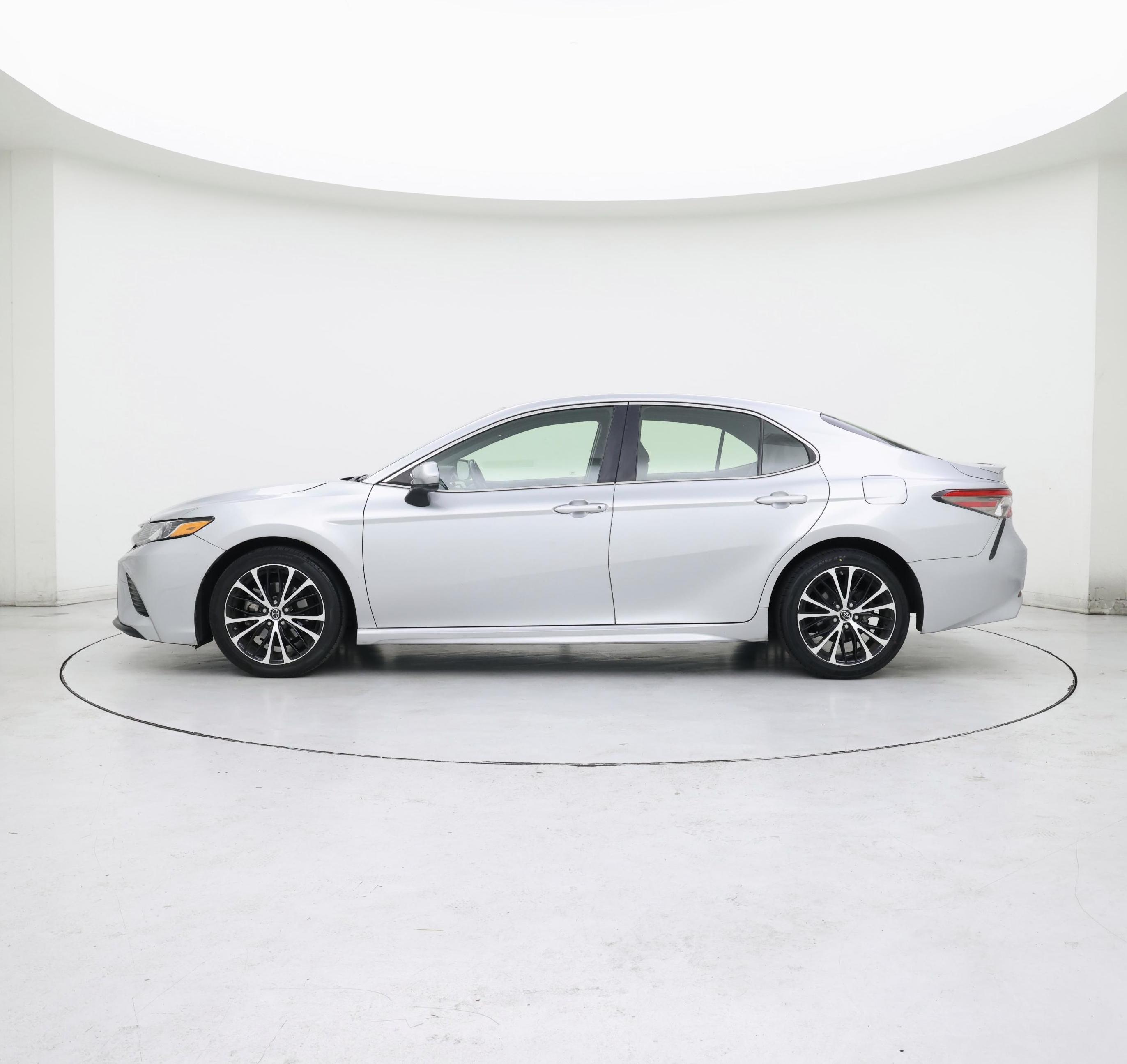 Thumbnail: 2018 Toyota Camry - 3