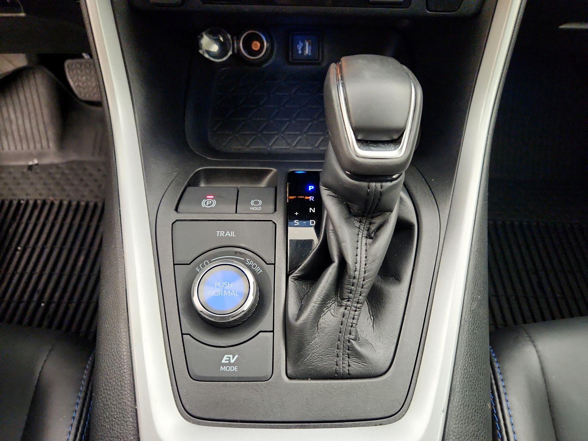 Thumbnail: 2023 Toyota RAV4 - 17