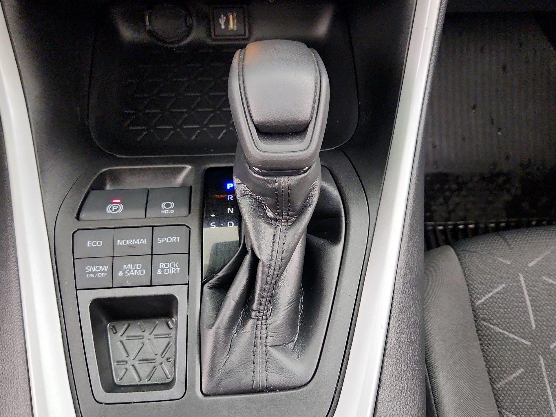 Thumbnail: 2023 Toyota RAV4 - 17