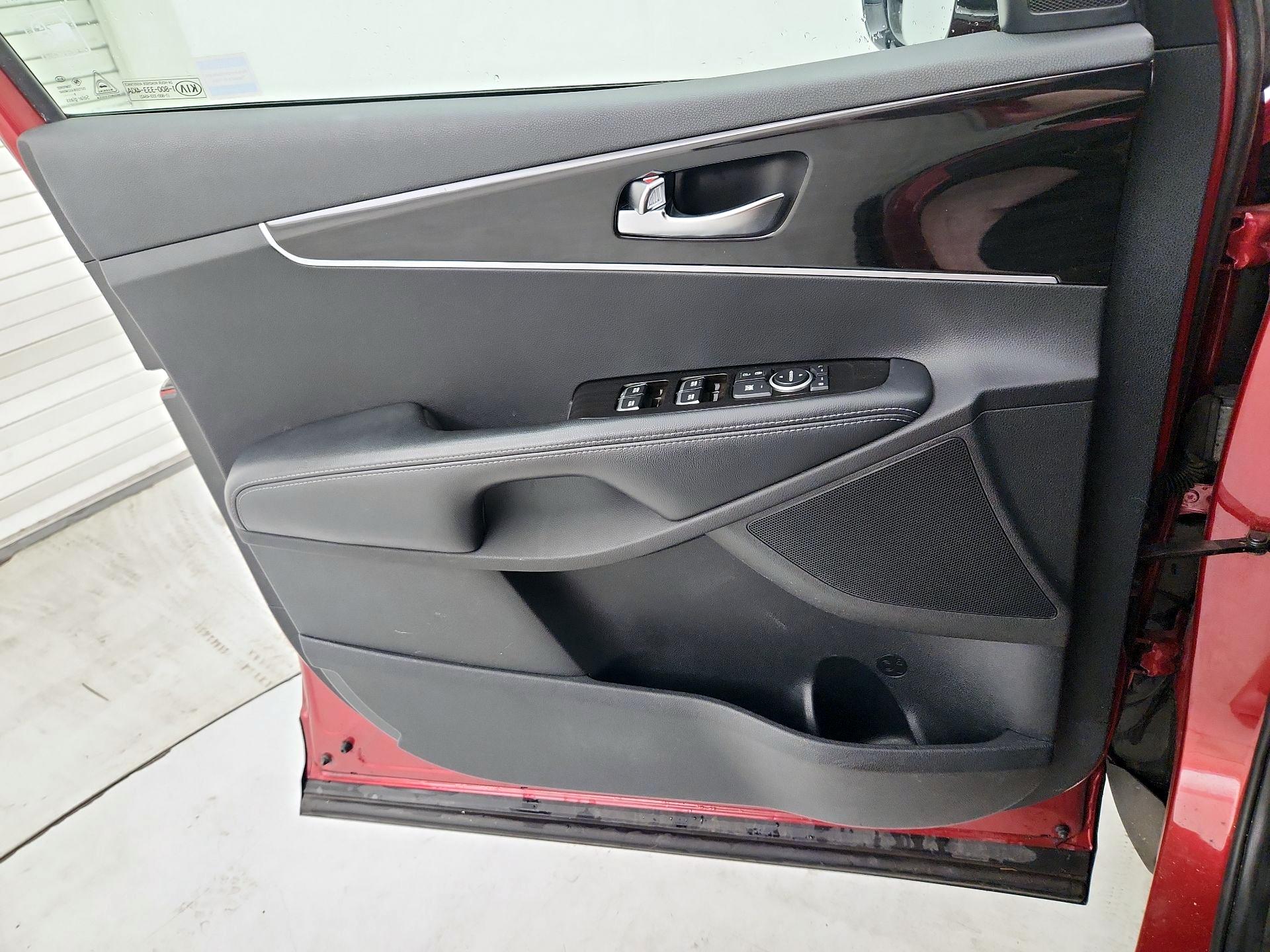 Thumbnail: 2019 Kia Sorento - 12