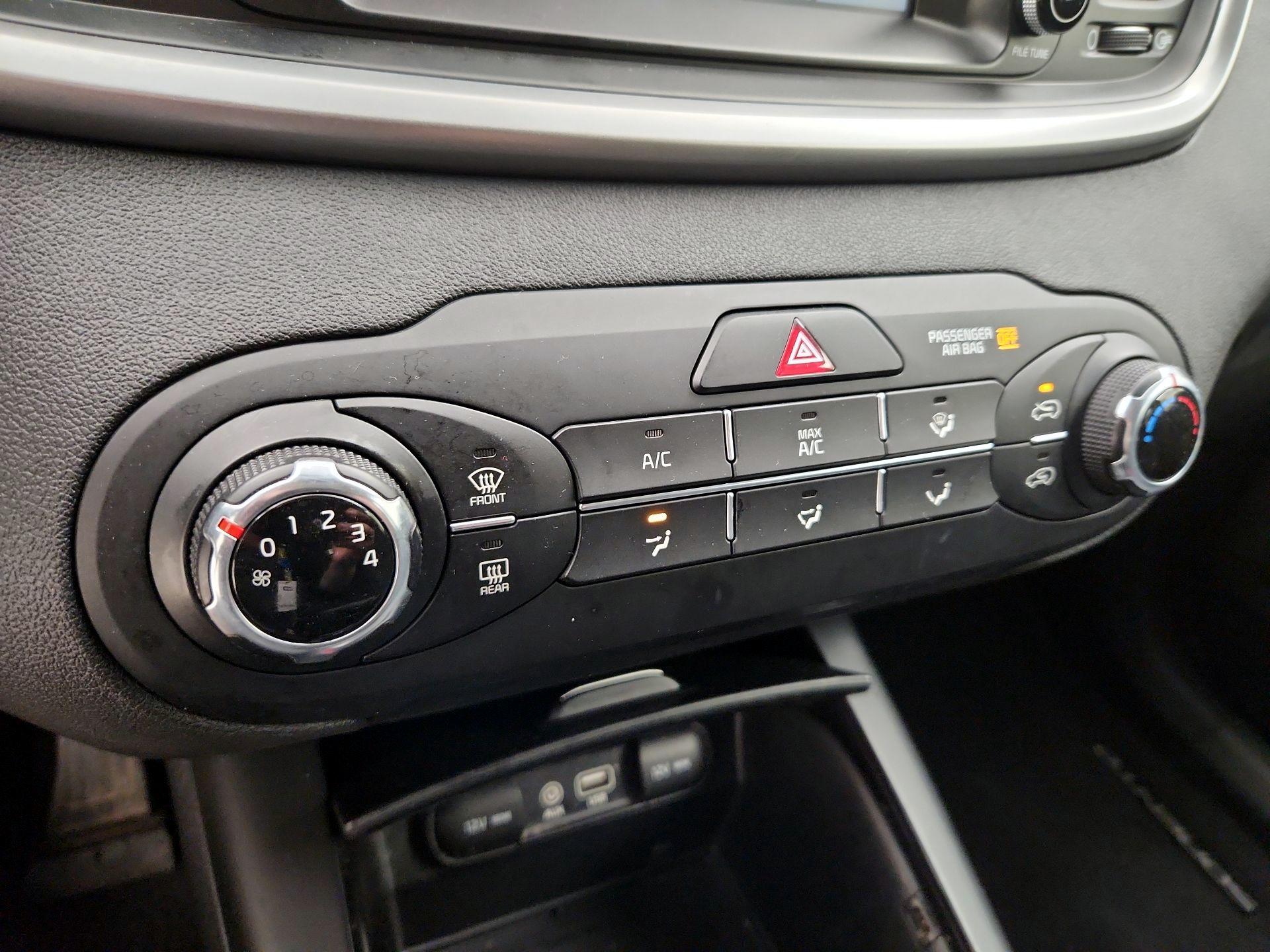 Thumbnail: 2019 Kia Sorento - 16