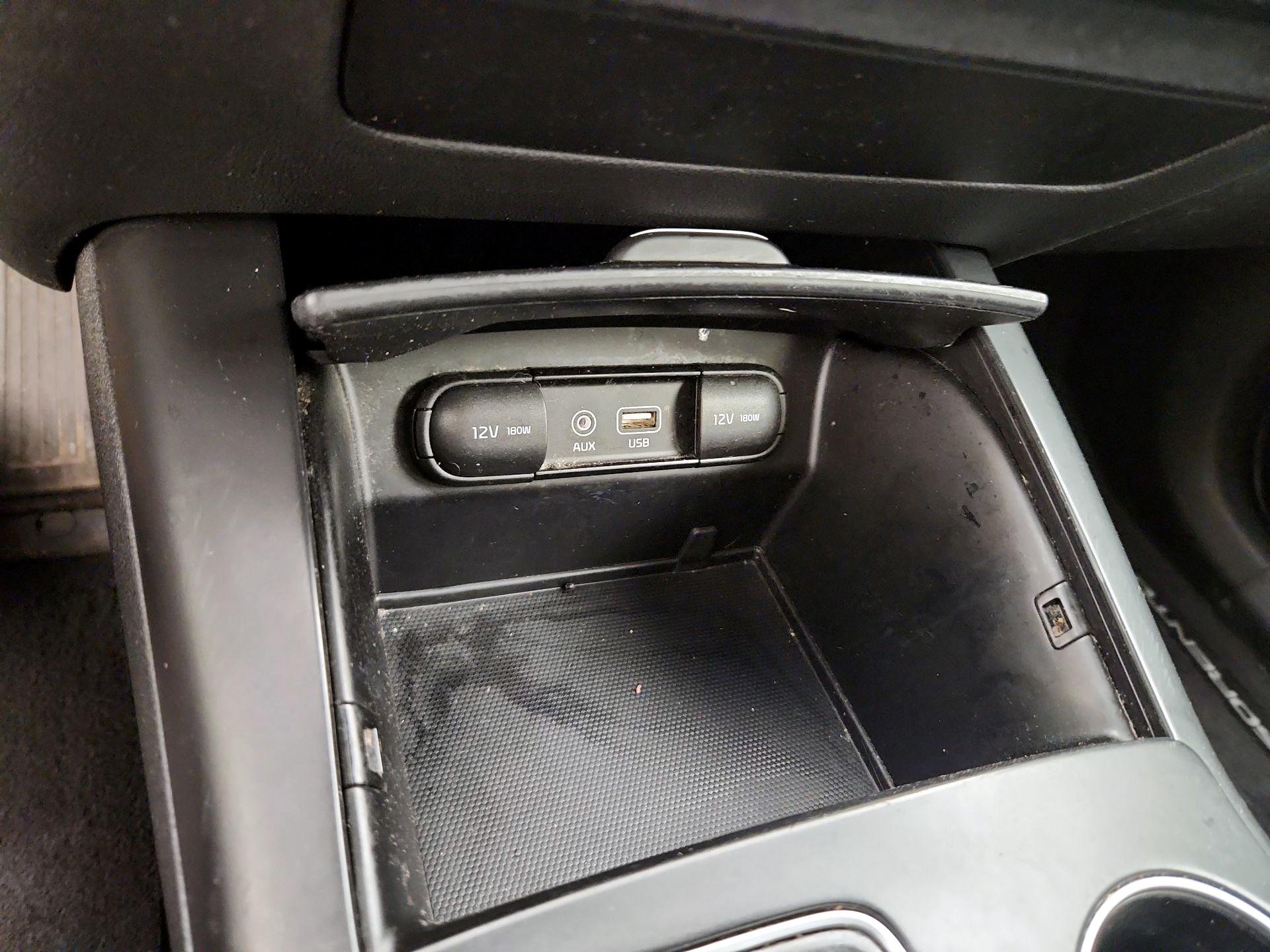 Thumbnail: 2019 Kia Sorento - 18