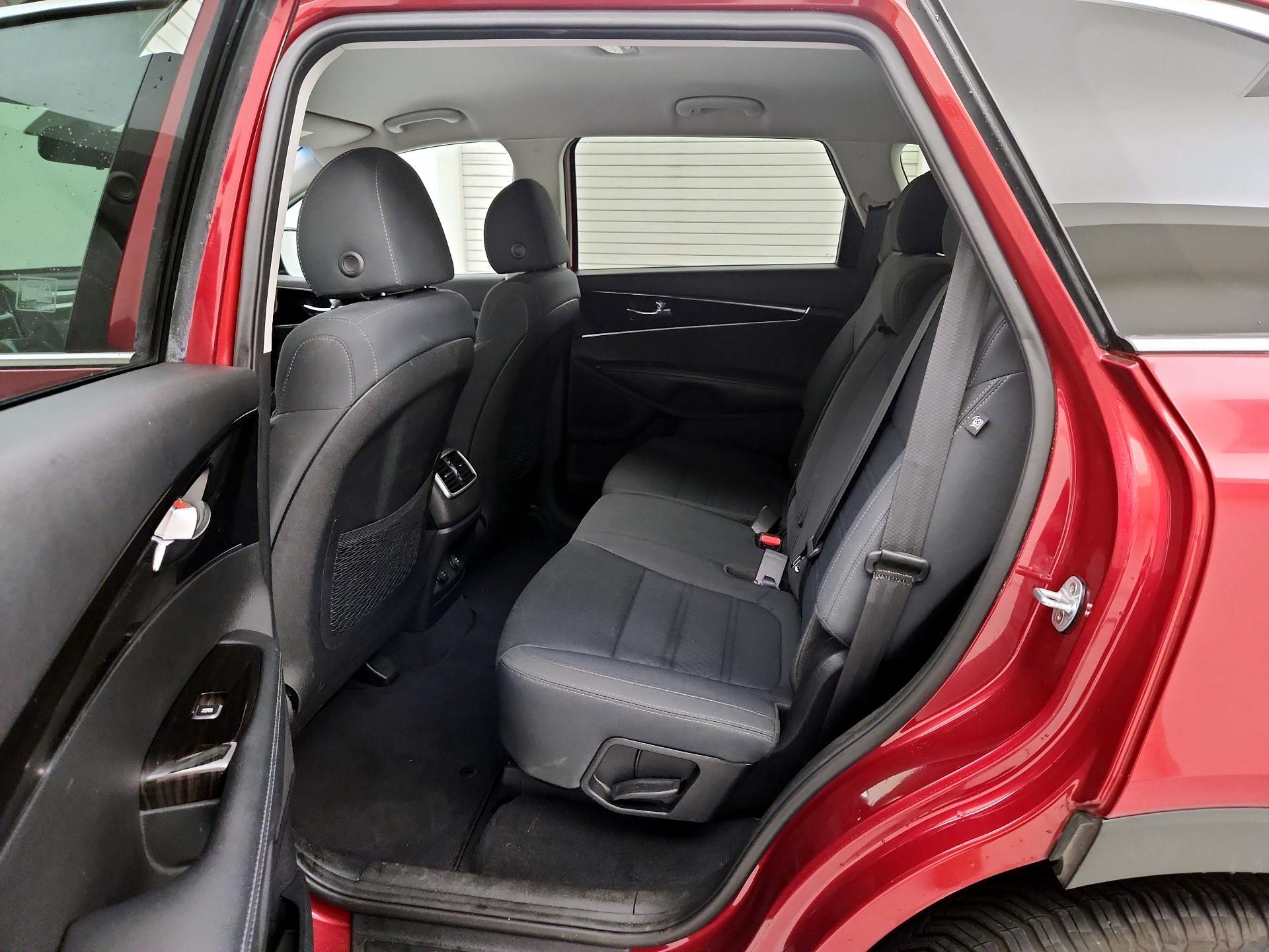 Thumbnail: 2019 Kia Sorento - 19