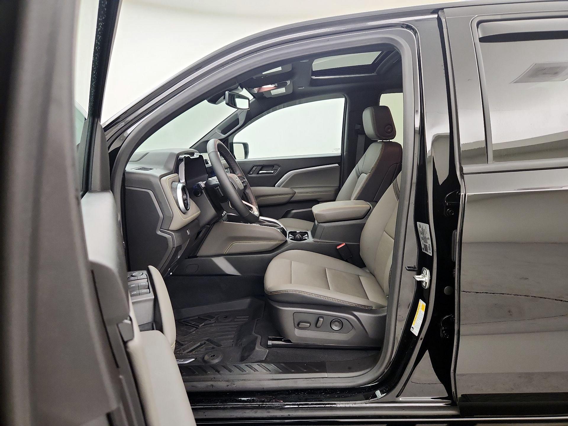 Thumbnail: 2025 Chevrolet Colorado - 11