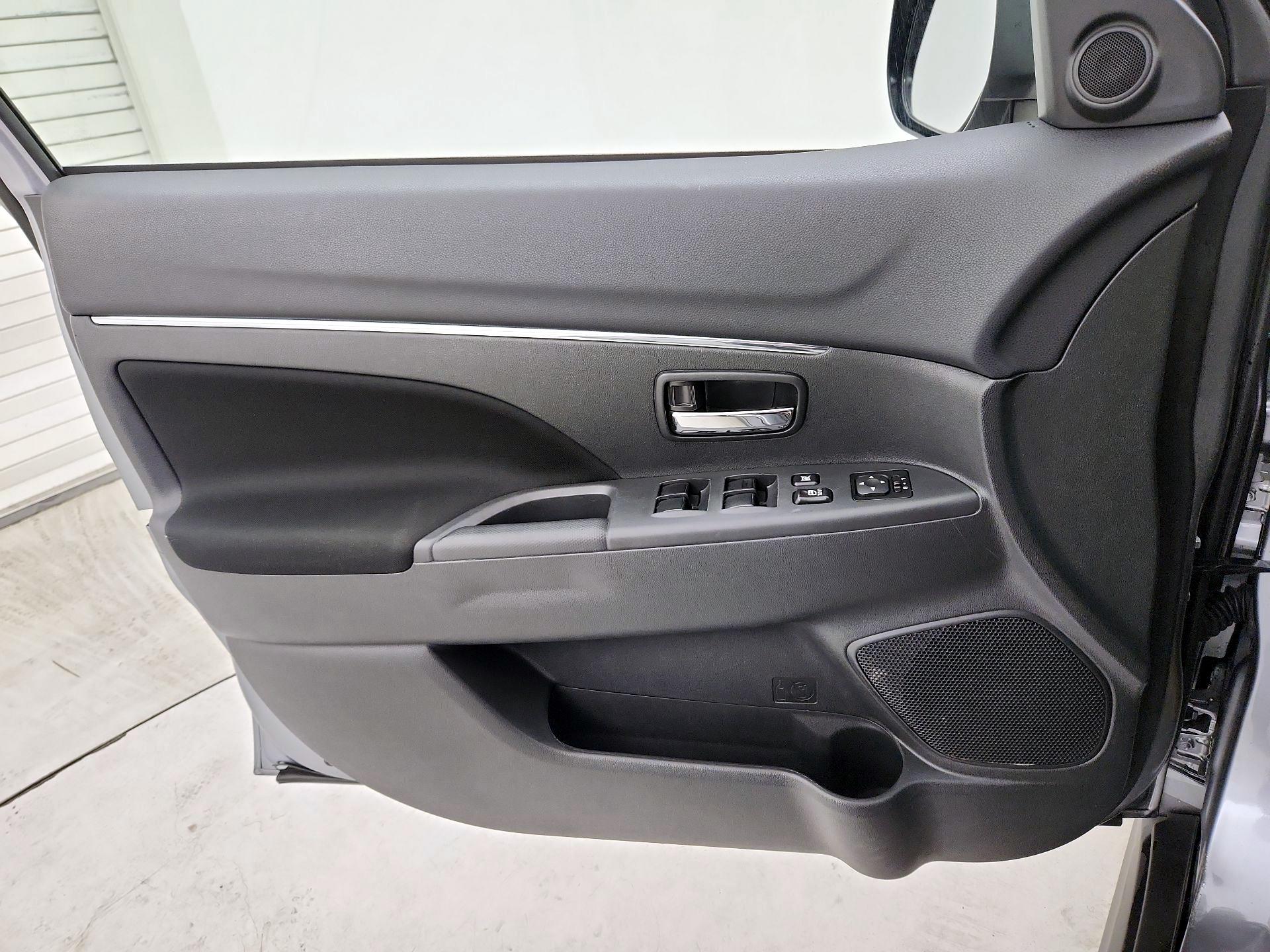 Thumbnail: 2024 Mitsubishi Outlander Sport - 12