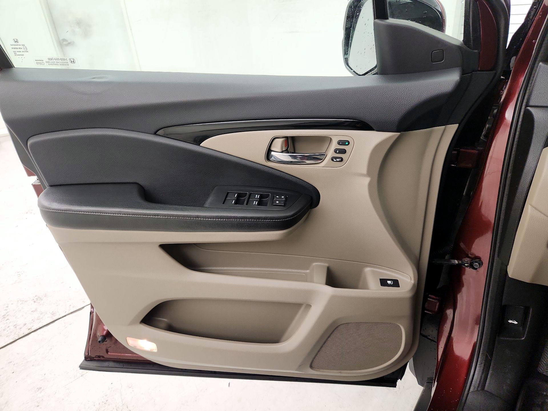 Thumbnail: 2017 Honda Ridgeline - 12