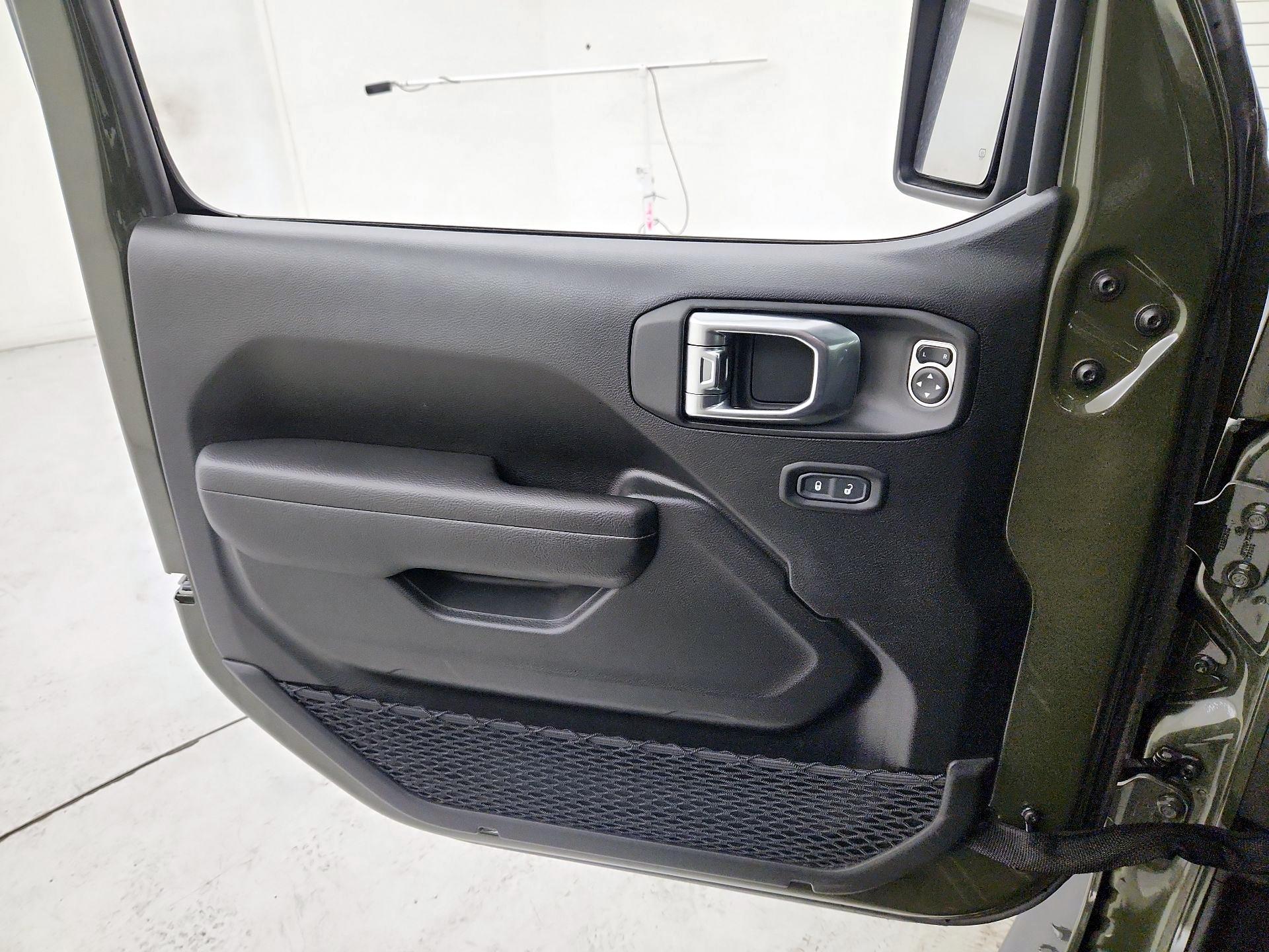 Thumbnail: 2023 Jeep Gladiator - 12