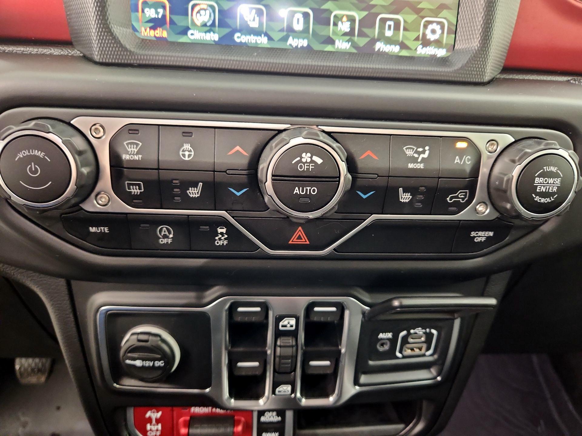 Thumbnail: 2023 Jeep Gladiator - 17