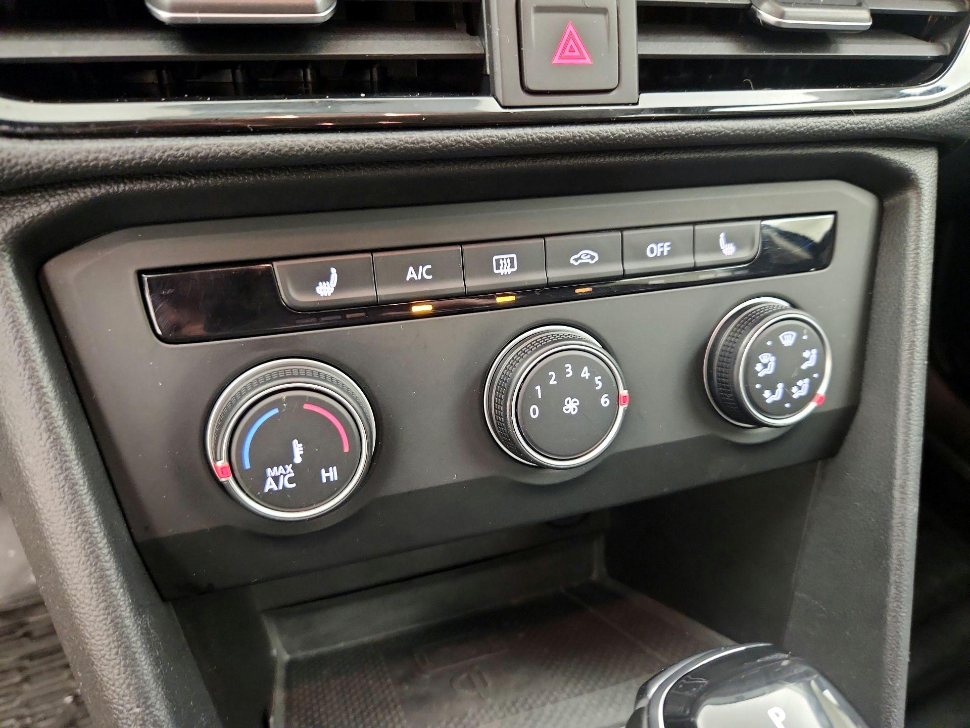 Thumbnail: 2022 Volkswagen Taos - 16