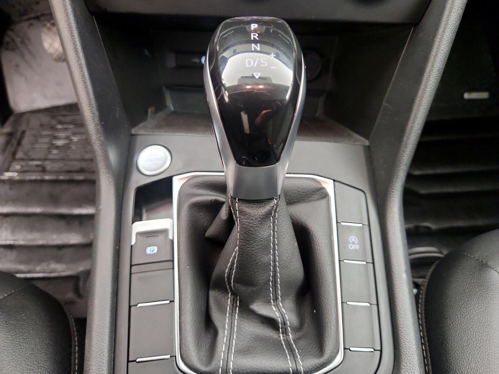 Thumbnail: 2022 Volkswagen Taos - 17