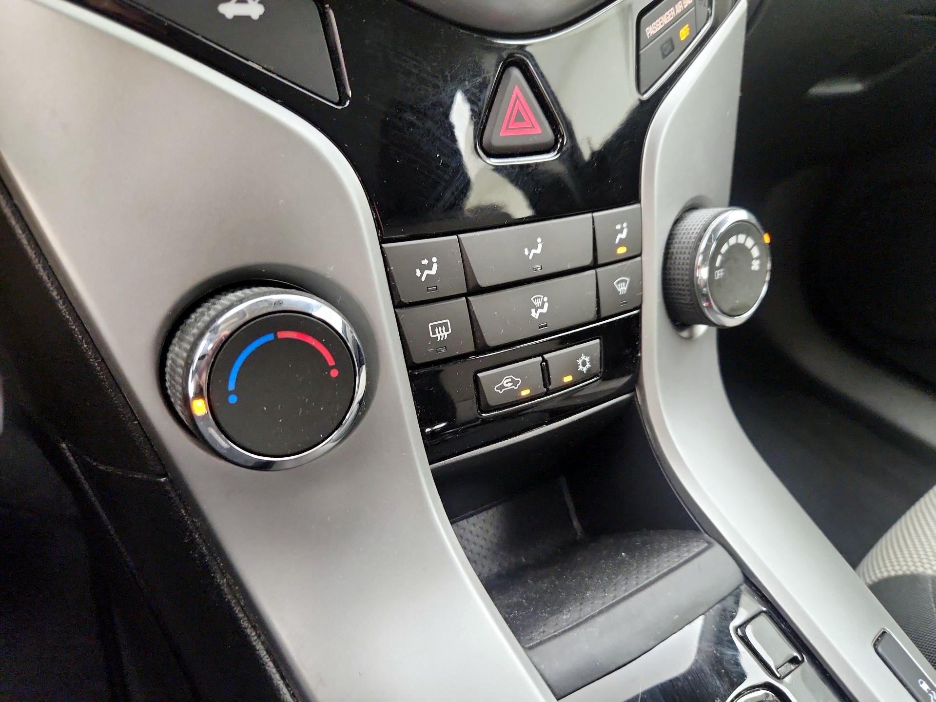 Thumbnail: 2015 Chevrolet Cruze - 15