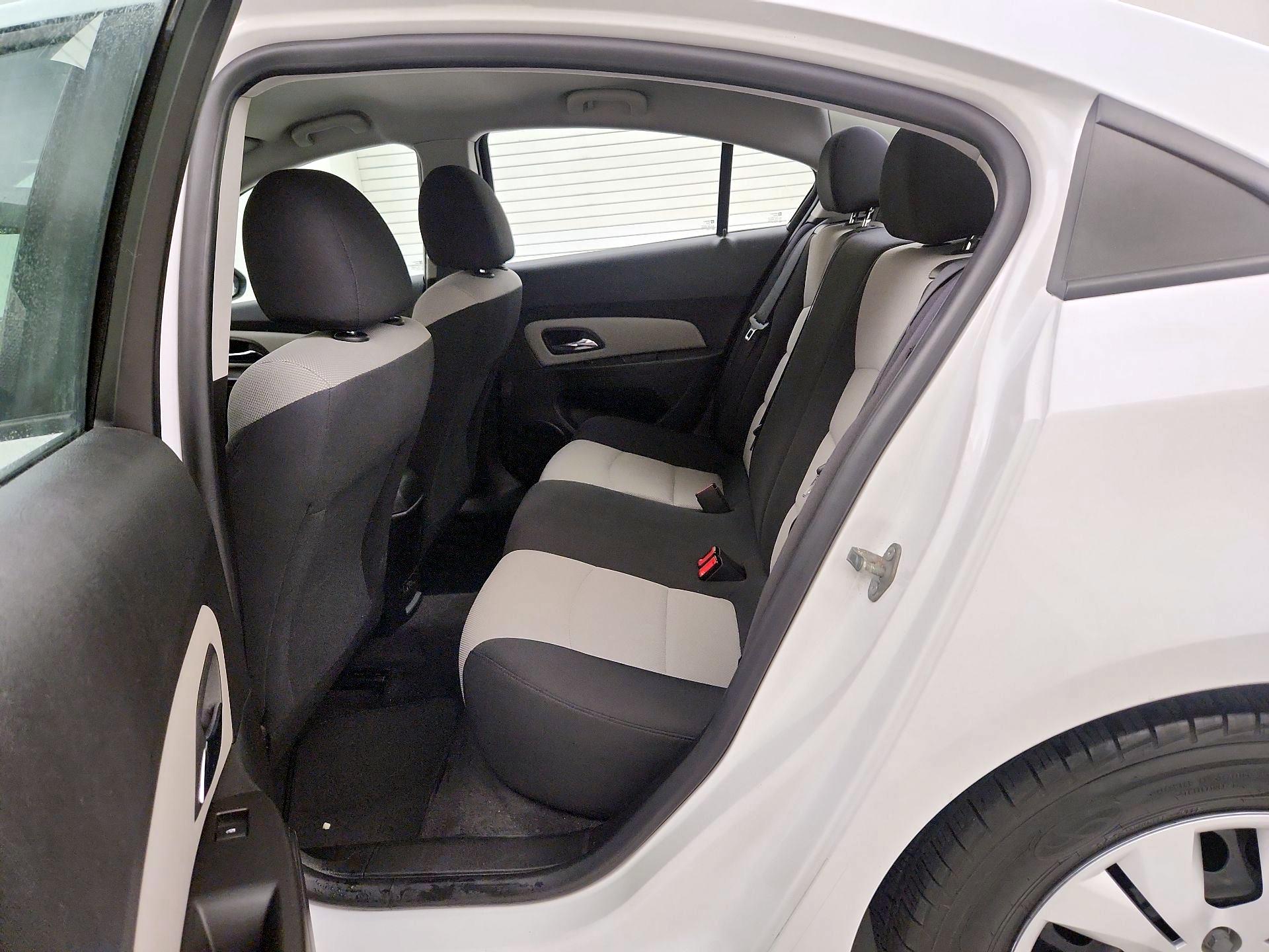 Thumbnail: 2015 Chevrolet Cruze - 18