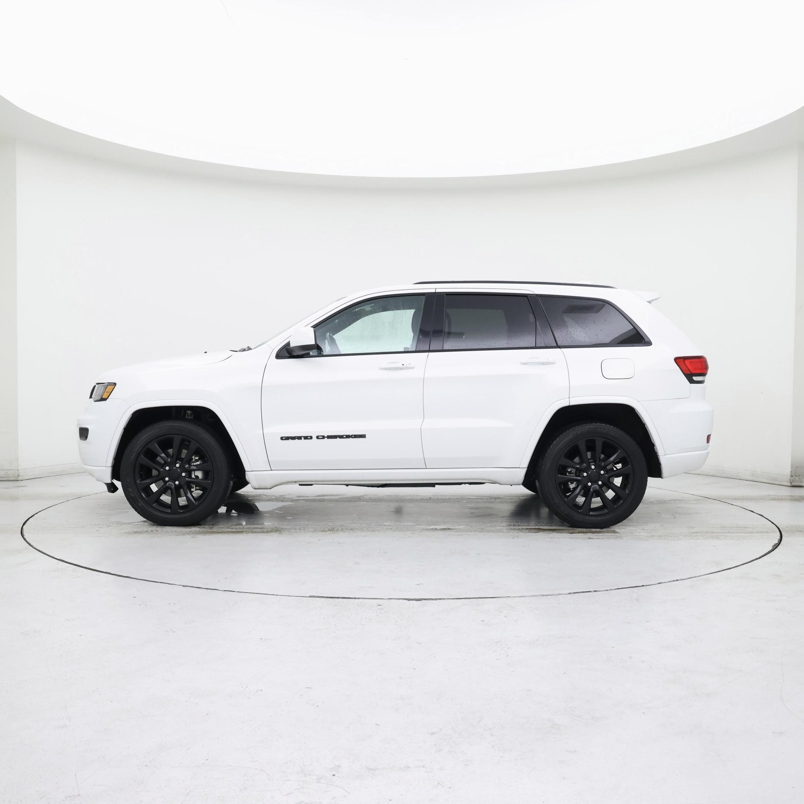 Thumbnail: 2021 Jeep Grand Cherokee - 3